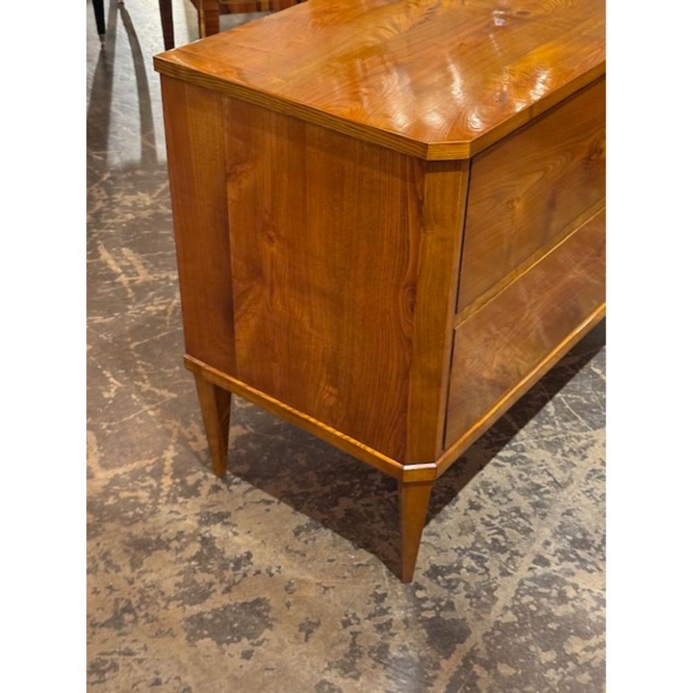 Cómoda alemana Biedermeier de nogal Nogal en venta