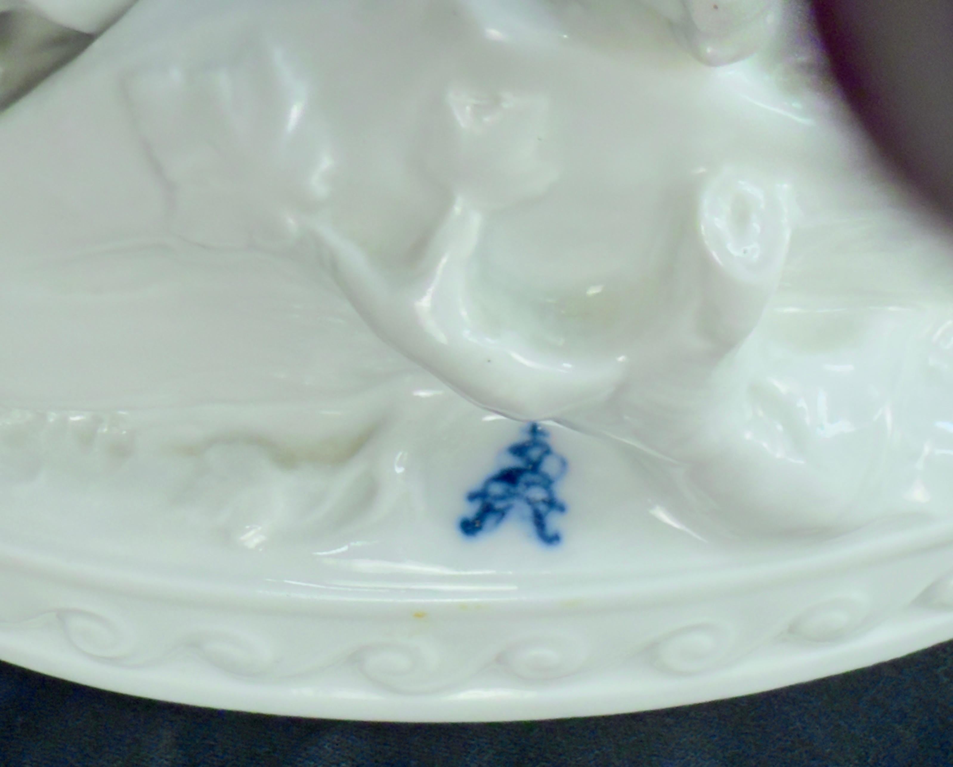 Escultura de porcelana bizcochada alemana 