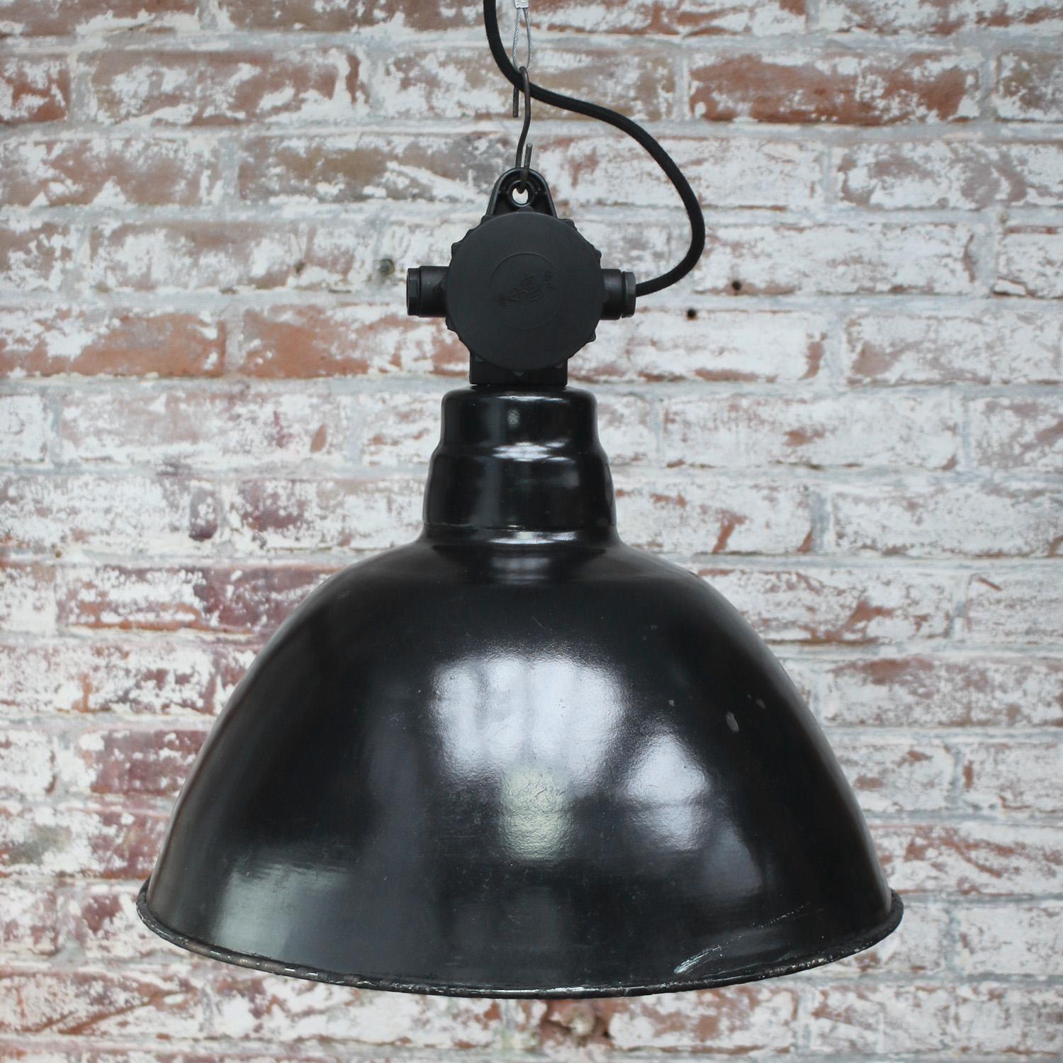 20th Century German Black Enamel Vintage Industrial Bakelite Top Pendant Lights For Sale