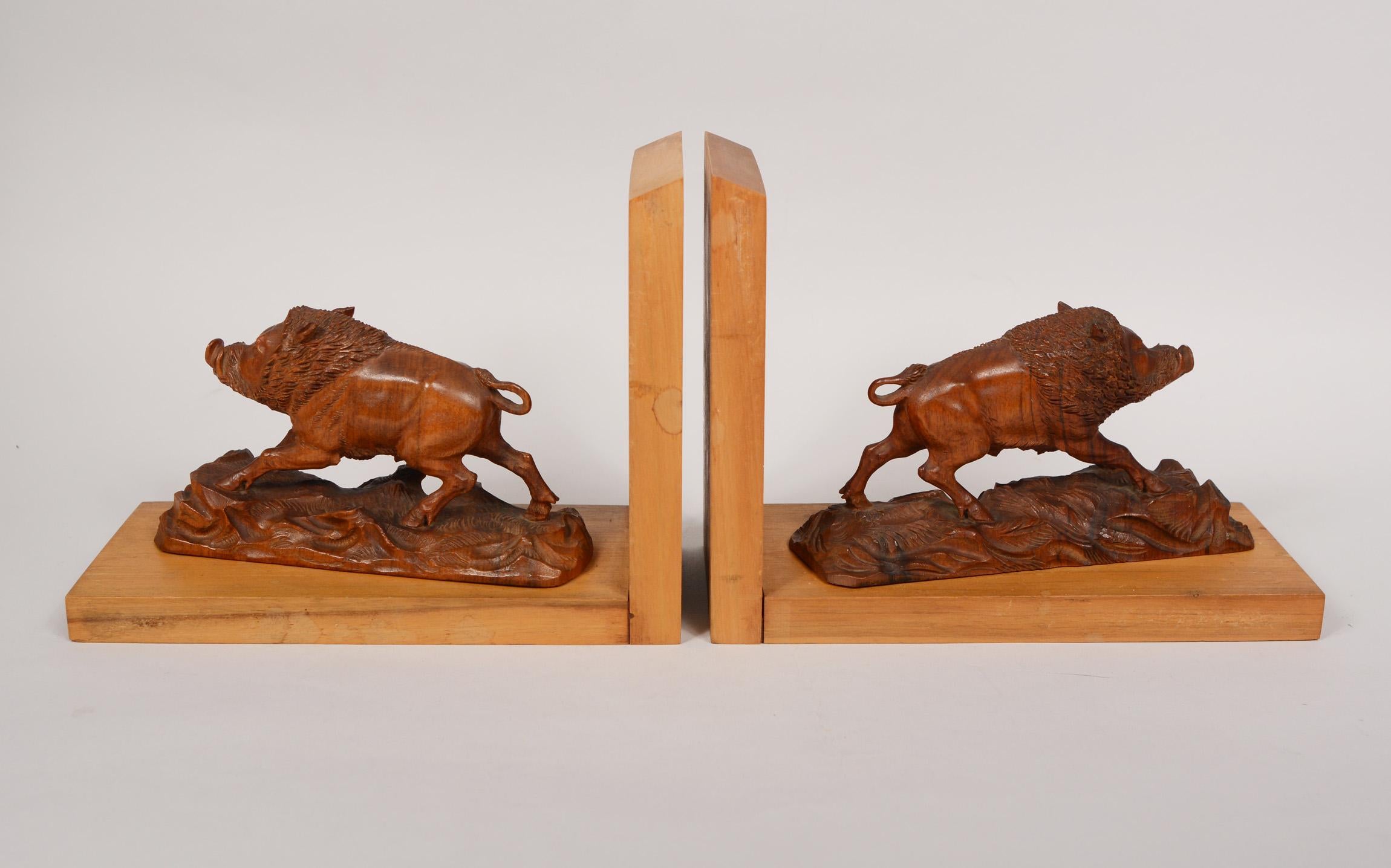 German Black Forest Carved Boar Bookends In Good Condition For Sale In San Mateo, CA