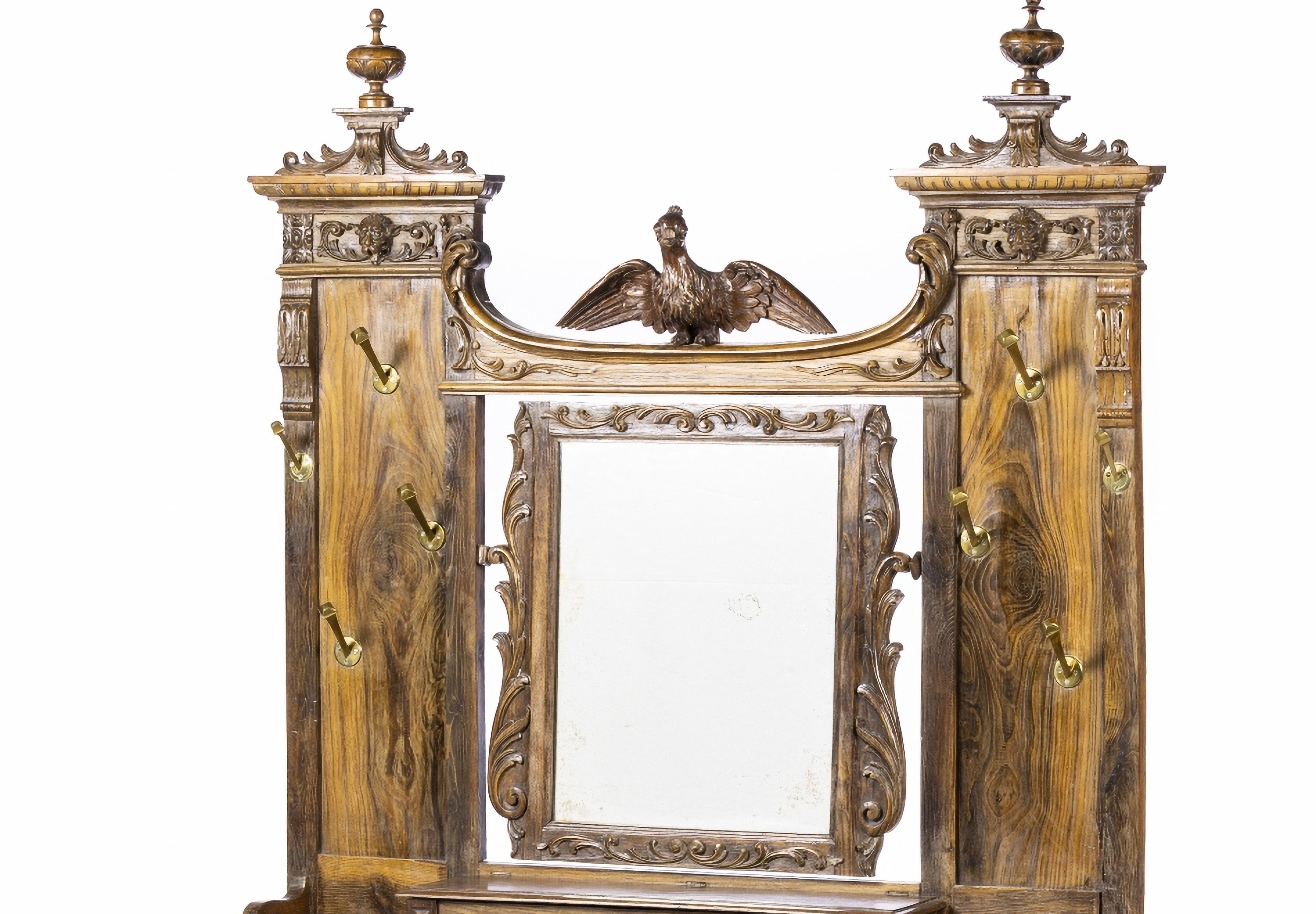 German black forest clothing stand.

From the 19th century,
in oak wood decorated with fantastic animals and plant elements.
Dim.: 200 x 136 x 28 cm.
Good conditions.