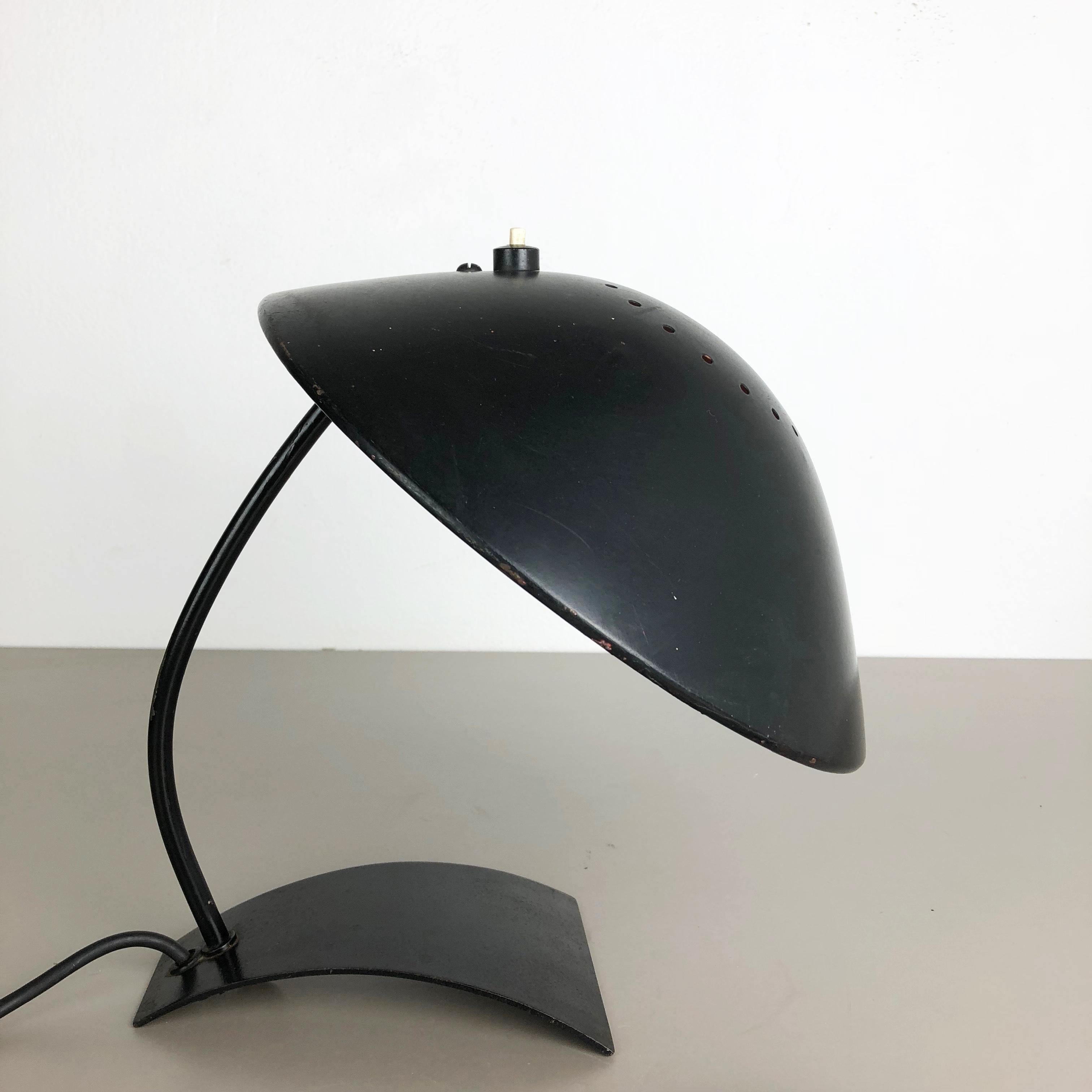 Deutsche schwarze Kaiser-Idell 6840 Bauhaus-Schreibtischleuchte Christian Dell, Deutschland, 1950er Jahre im Angebot 13