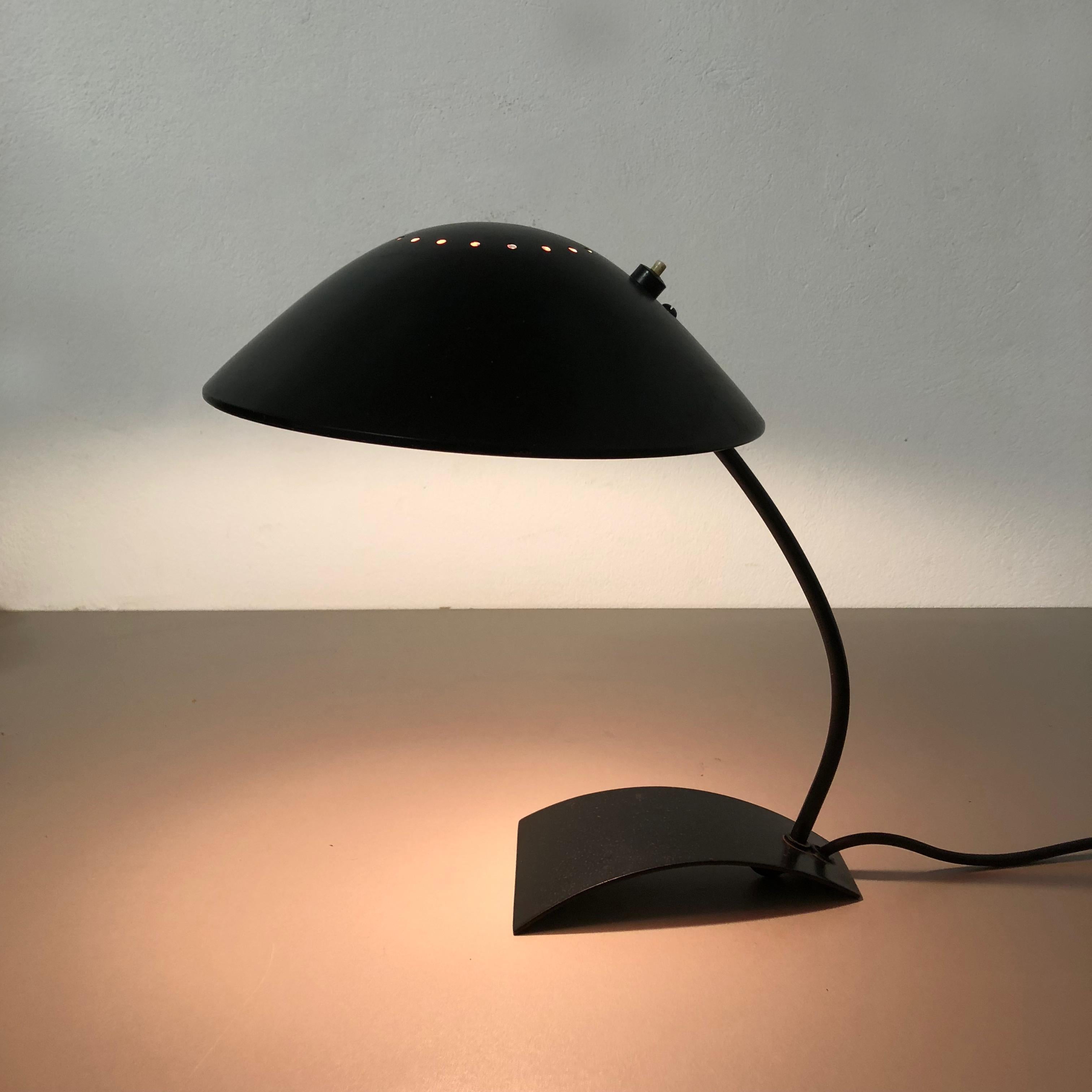 Lampe de bureau allemande noire Kaiser Idell 6840 Bauhaus de Christian Dell, Allemagne, années 1950 en vente 13