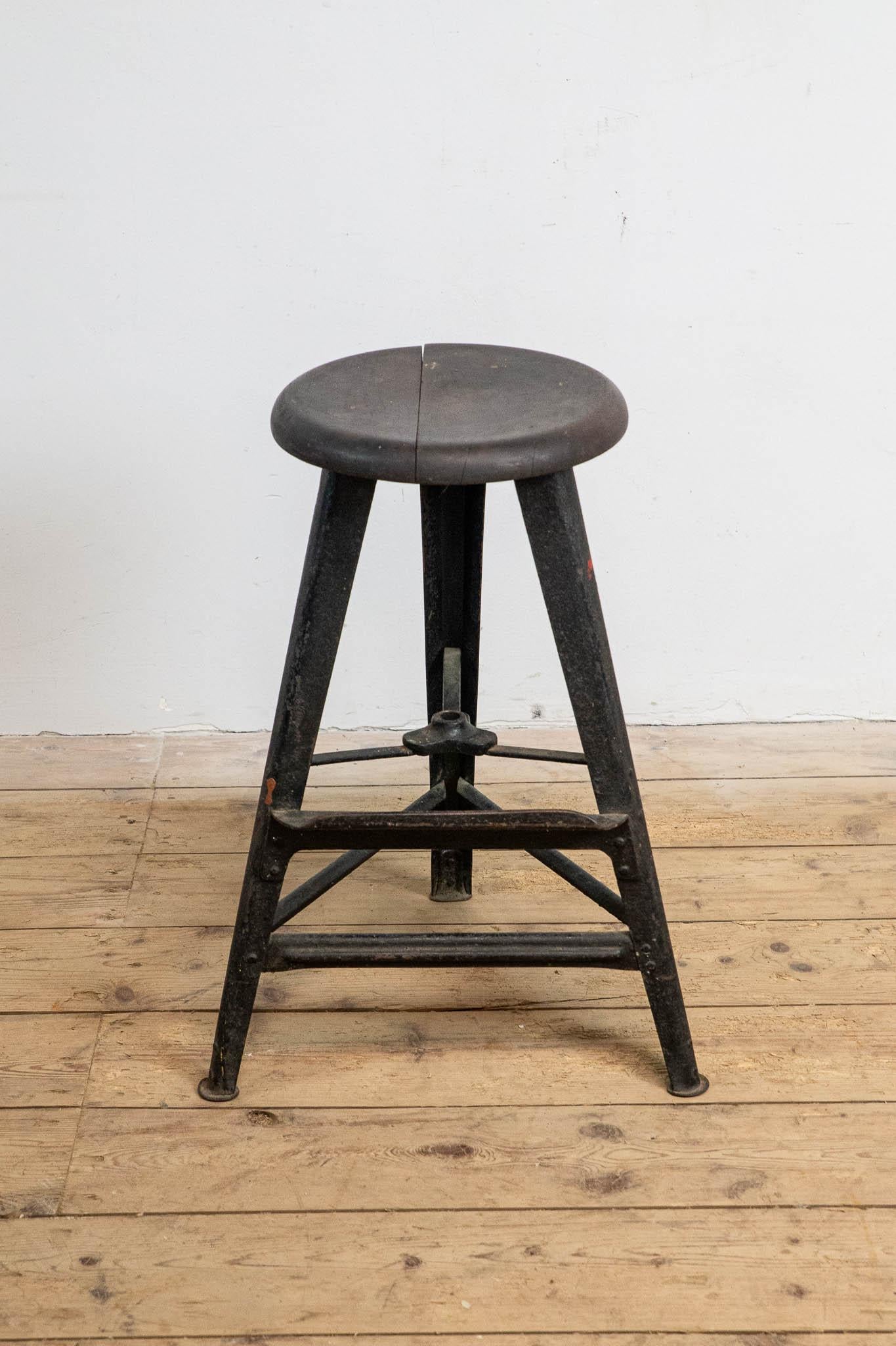 Deutscher schwarzer Metallhocker 1960er Jahre (Industriell) im Angebot