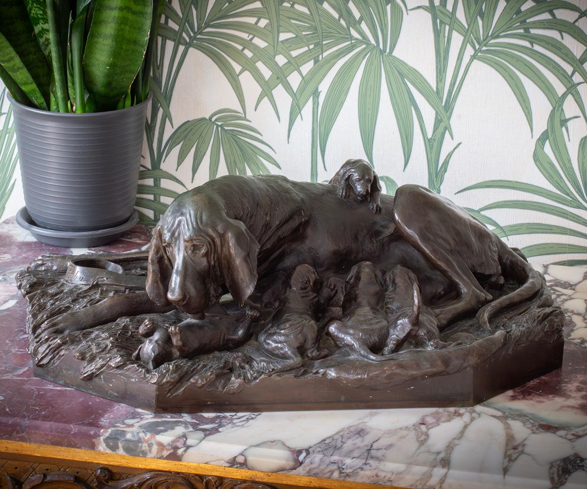 SCULPTURE EN BRONZE ANIMALIA

Dans notre collection de sculptures en bronze, nous avons le plaisir de présenter ce groupe en bronze représentant un chien de sang allemand, par W. Prehn. Le groupe substantiel est coulé sur une base naturaliste,