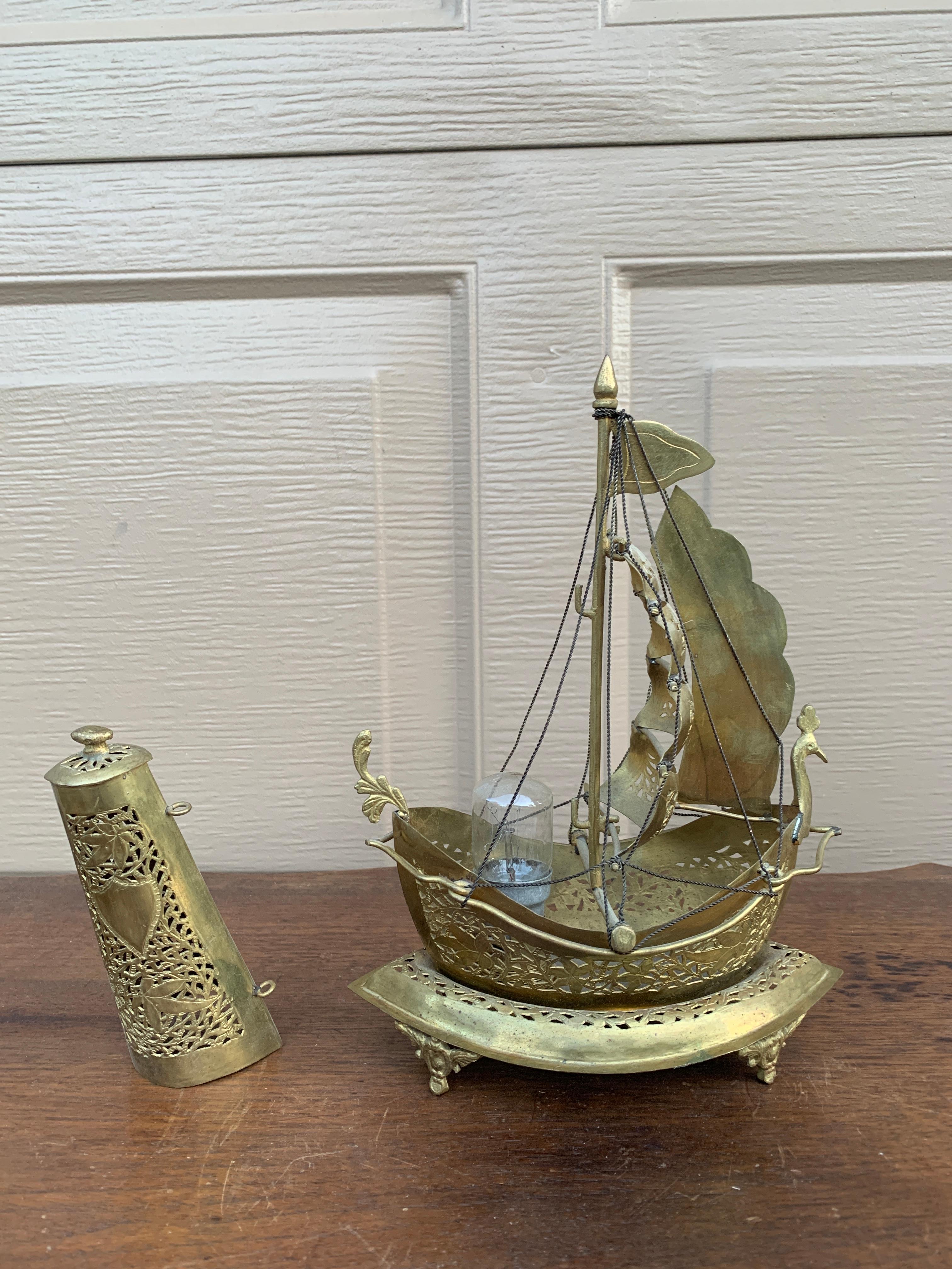 Lampada da notte tedesca in ottone a forma di nave a vela in vendita 6