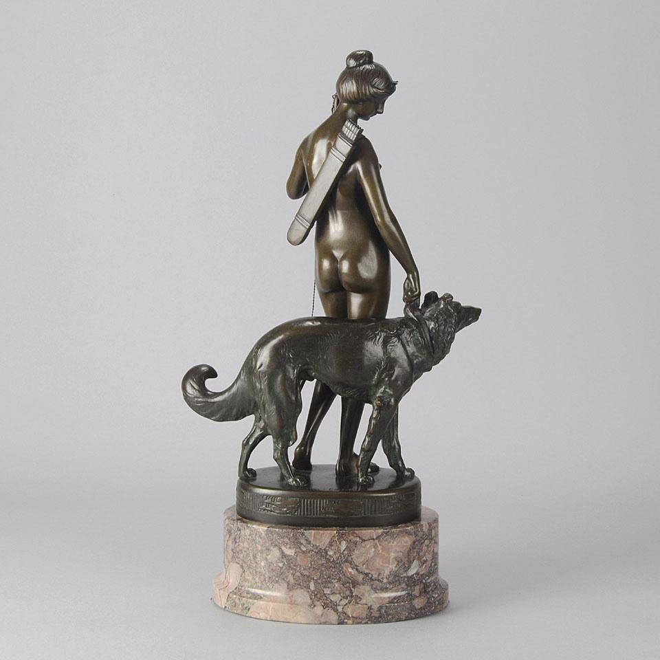 Allemand Figure en bronze allemande Diana la chasseresse d'un Muller-Crefeld en vente