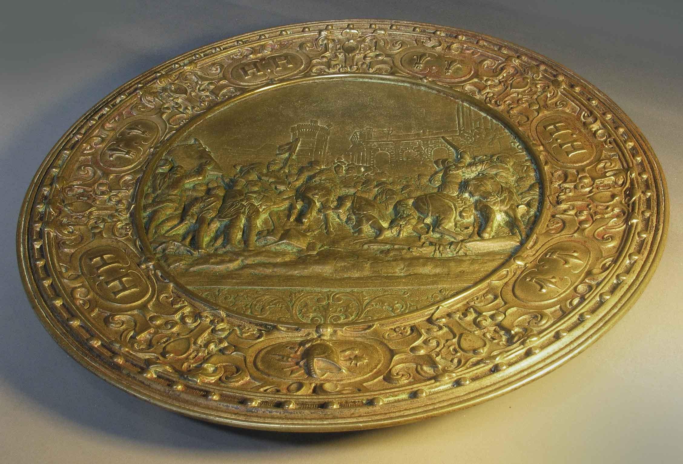 German Bronze Historicism Charger Depicting Entry of Henry IV into Paris in 1594 For Sale 1