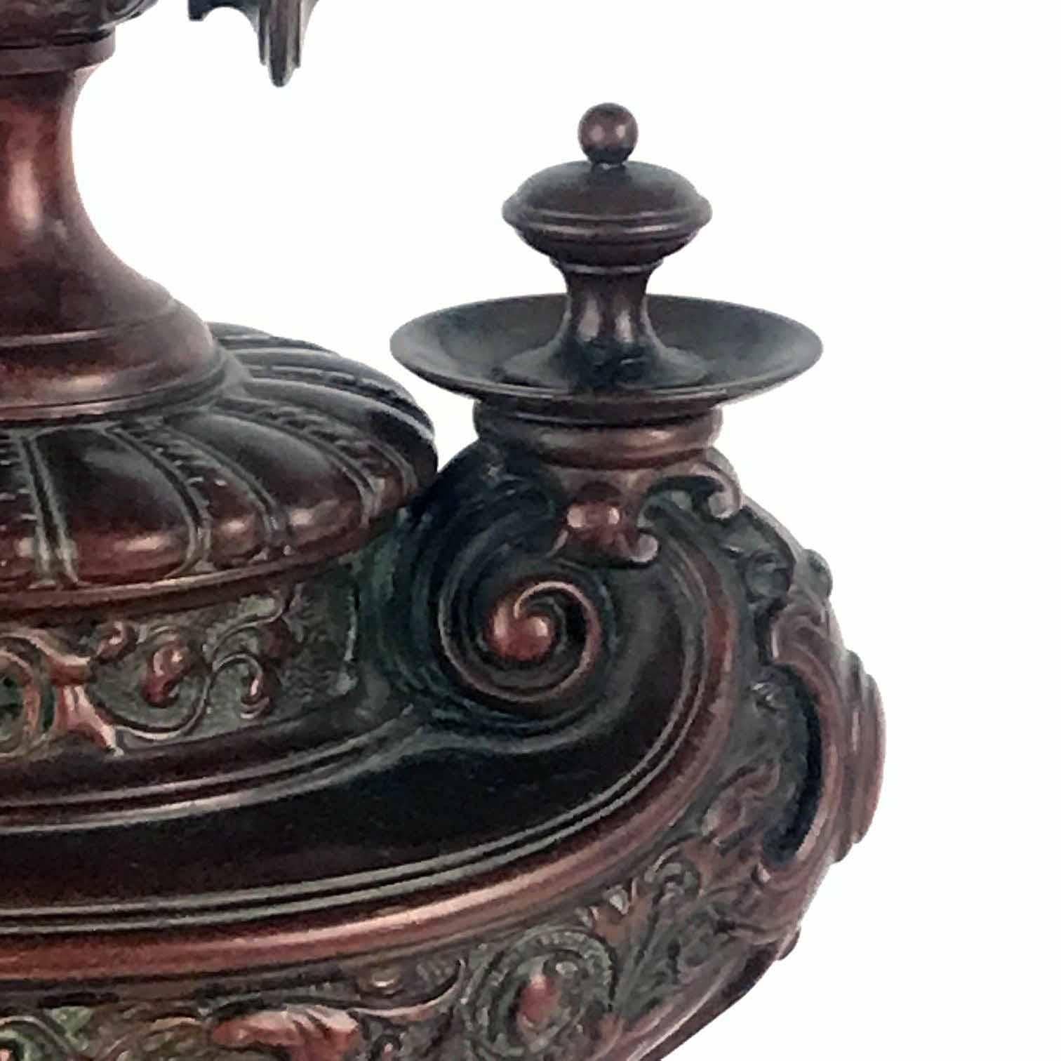 German Bronze Oil Lamp in Original Condition In Good Condition For Sale In Montreal, QC