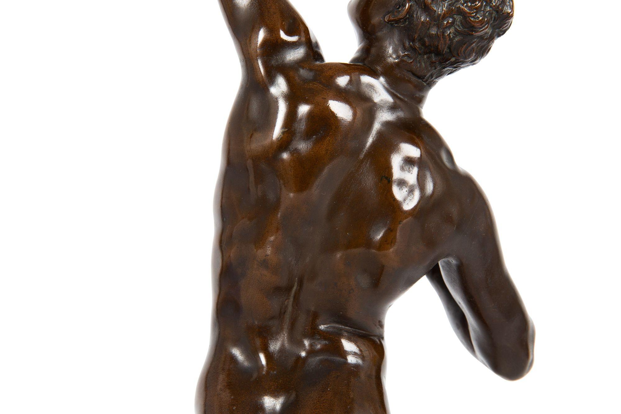 Sculpture allemande en bronze d'Hercule et d'oiseaux symétriques par Joseph Uphues en vente 12