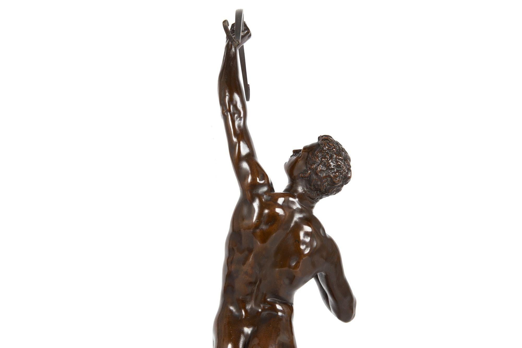 Sculpture allemande en bronze d'Hercule et d'oiseaux symétriques par Joseph Uphues en vente 2
