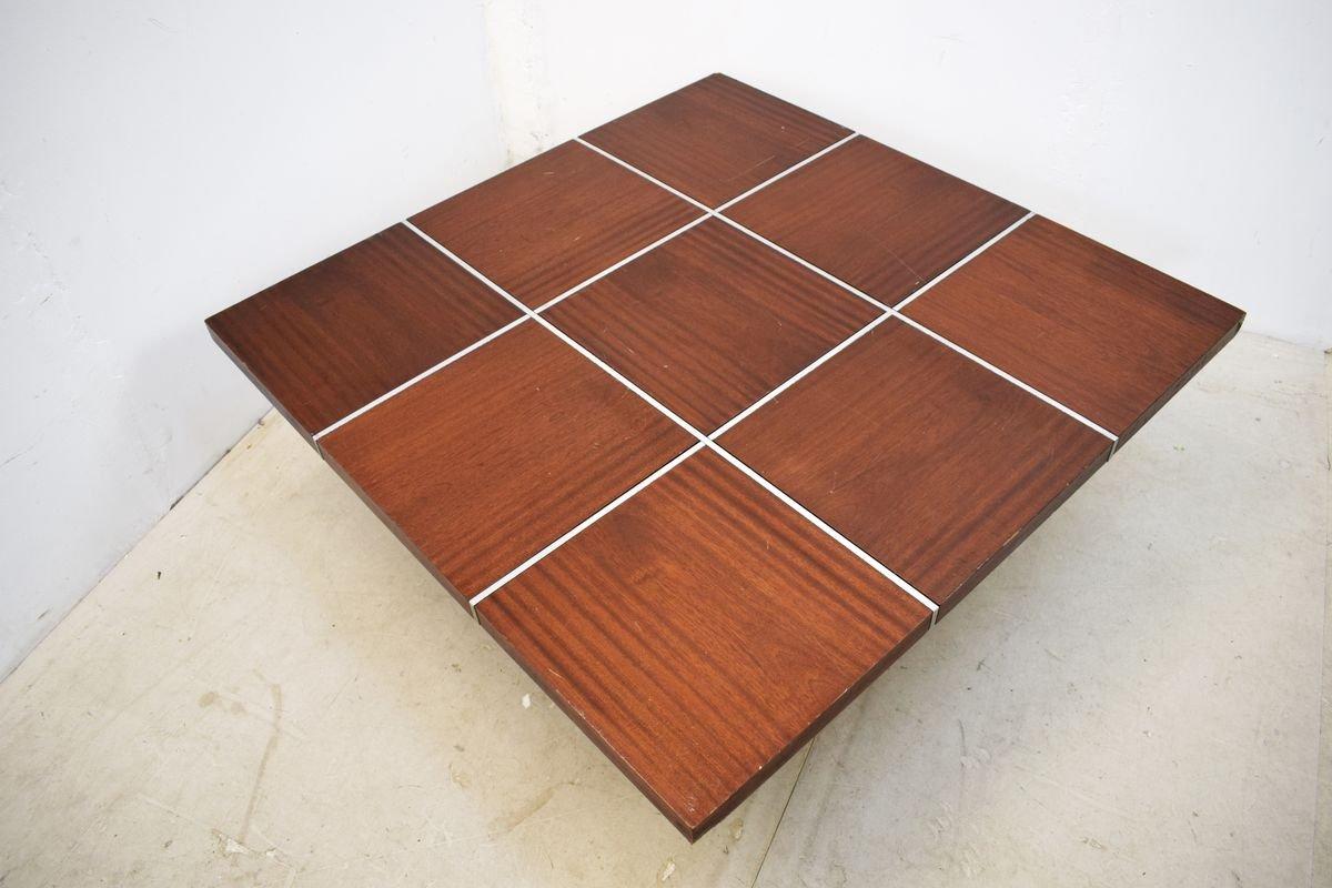 Deutscher schwarzer Couchtisch von Wilhelm Renz, 1970er Jahre.
Ausmaße: H= 40 cm; B= 110 cm; D= 110 cm.