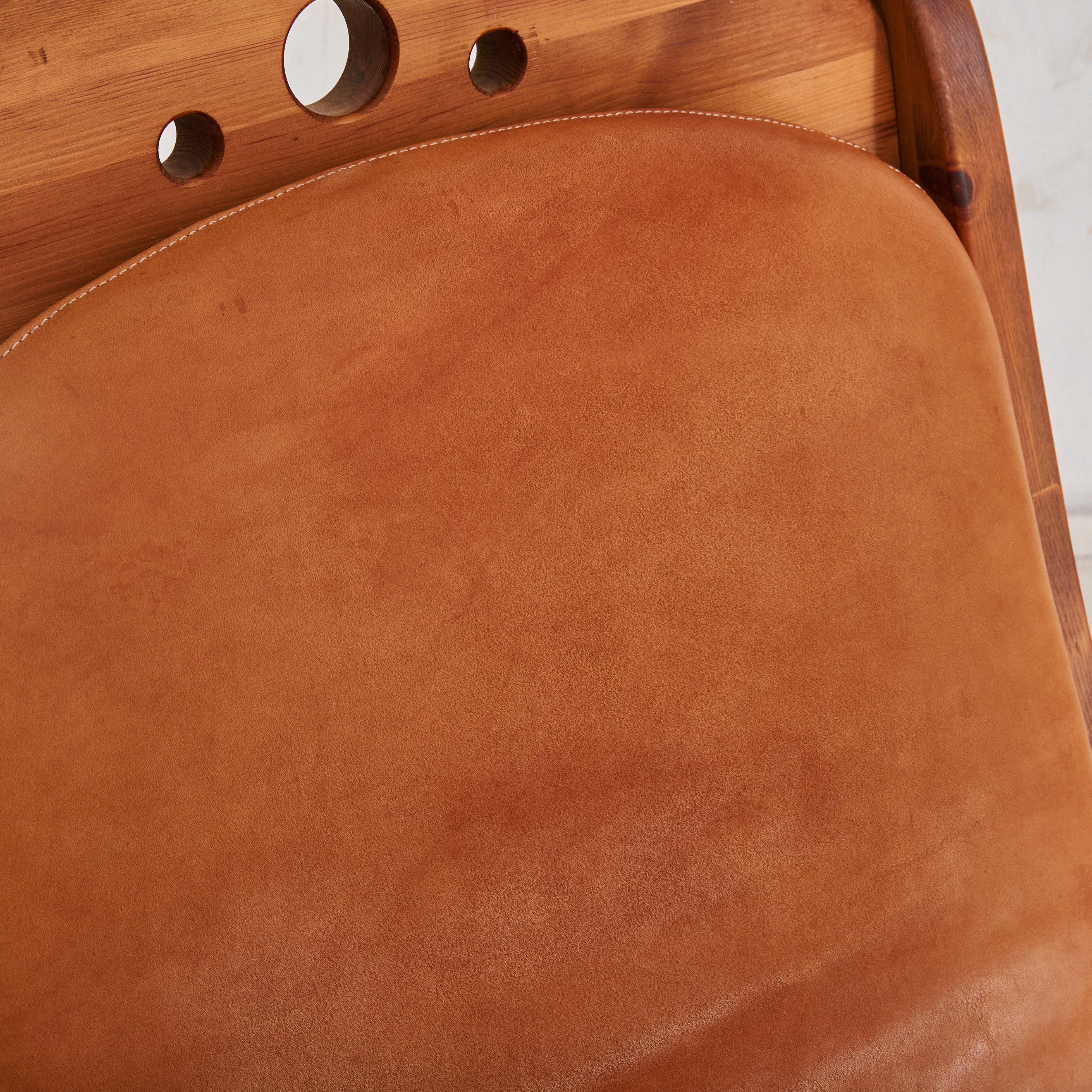 Fin du 20e siècle Fauteuil à bascule brutaliste allemand en pin et cuir cognac Attribué à Wasa Möbel en vente
