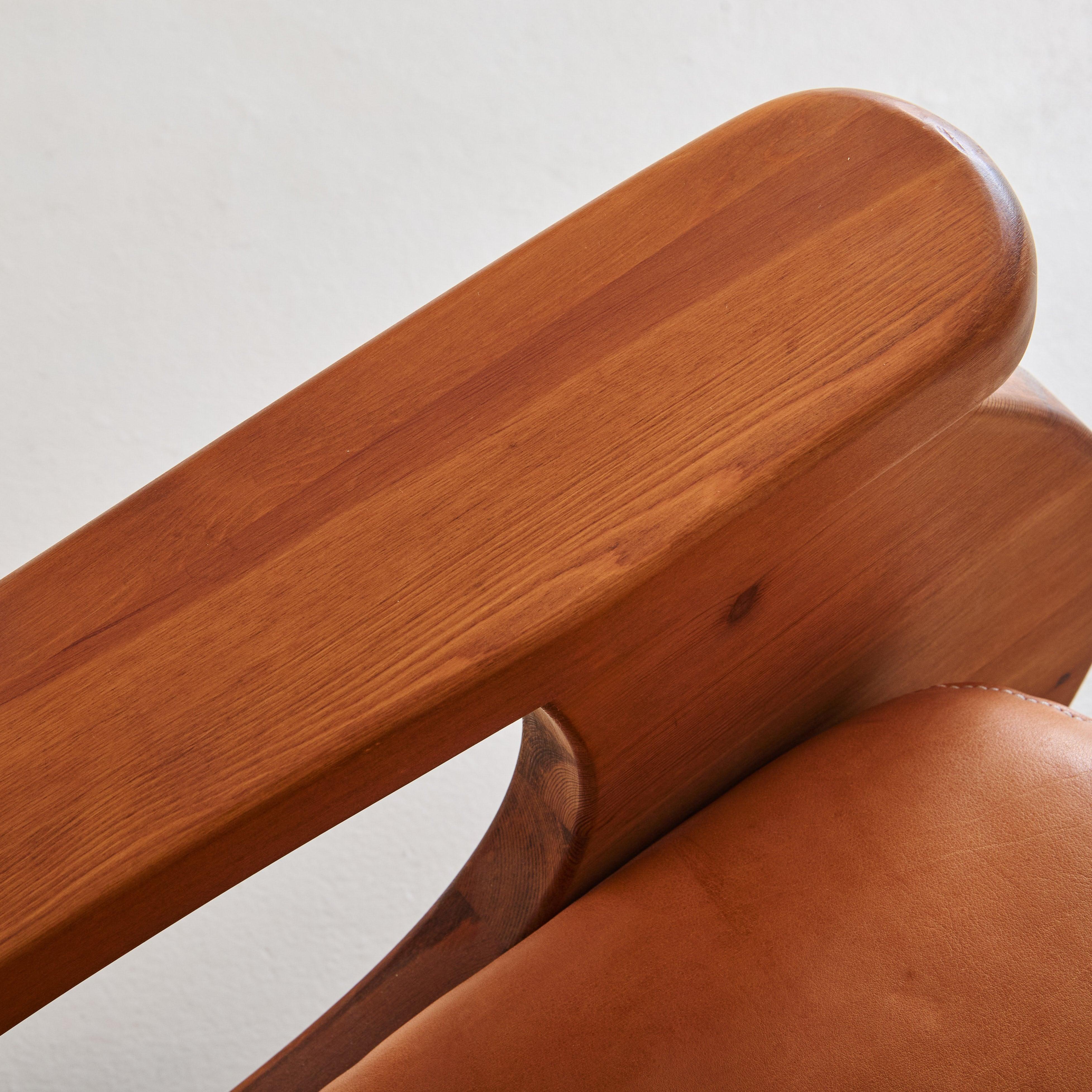 Cuir Fauteuil à bascule brutaliste allemand en pin et cuir cognac Attribué à Wasa Möbel en vente