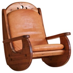 Fauteuil à bascule brutaliste allemand en pin et cuir cognac Attribué à Wasa Möbel