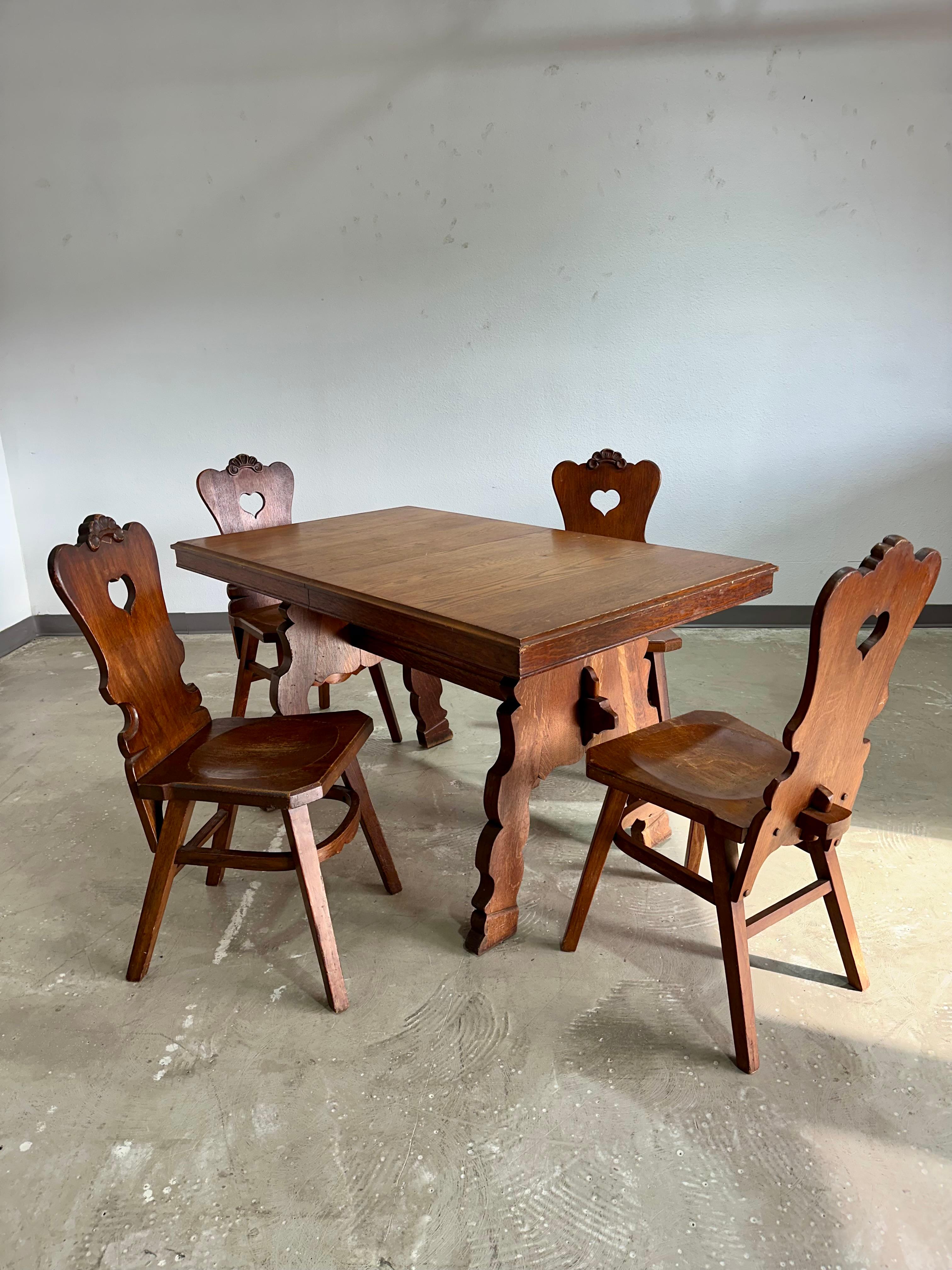 Sedie da pranzo tedesche in stile tirolese brutalista, set di 4 sedie in Oak In condizioni buone in vendita a Lutz, FL
