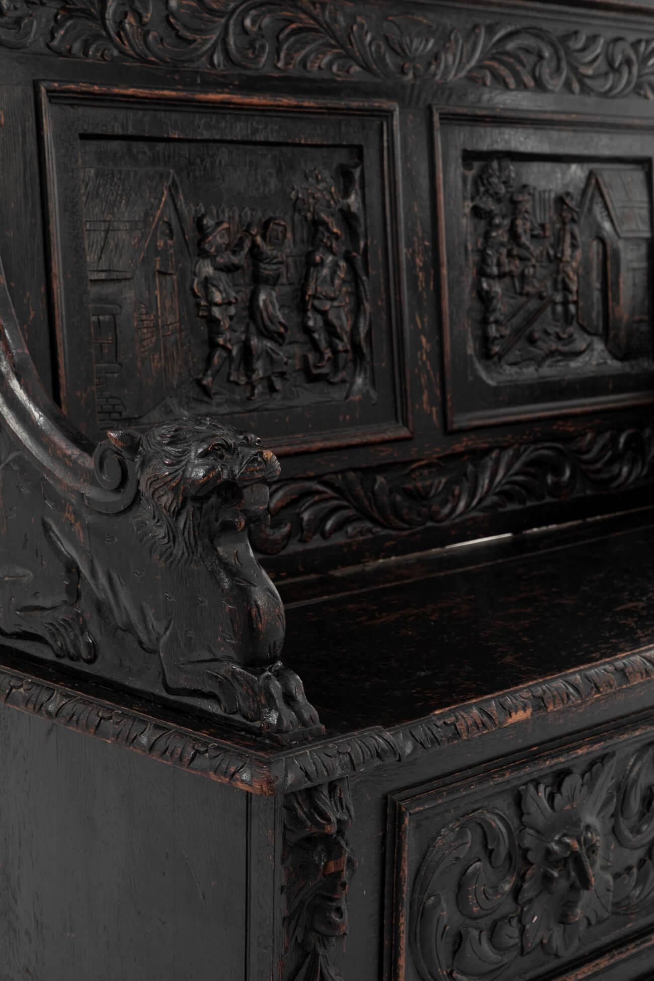 19th Century German Carved Oak Settle with Curved Armrests, circa 1880 For Sale