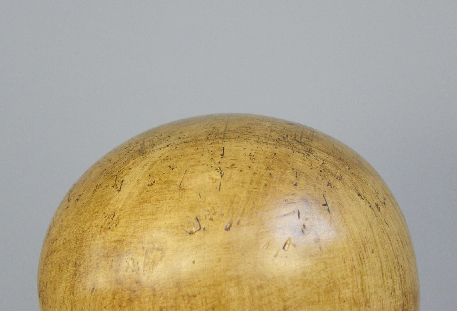 German Carved Wooden Milliners Head, circa 1920 In Good Condition In Gloucester, GB