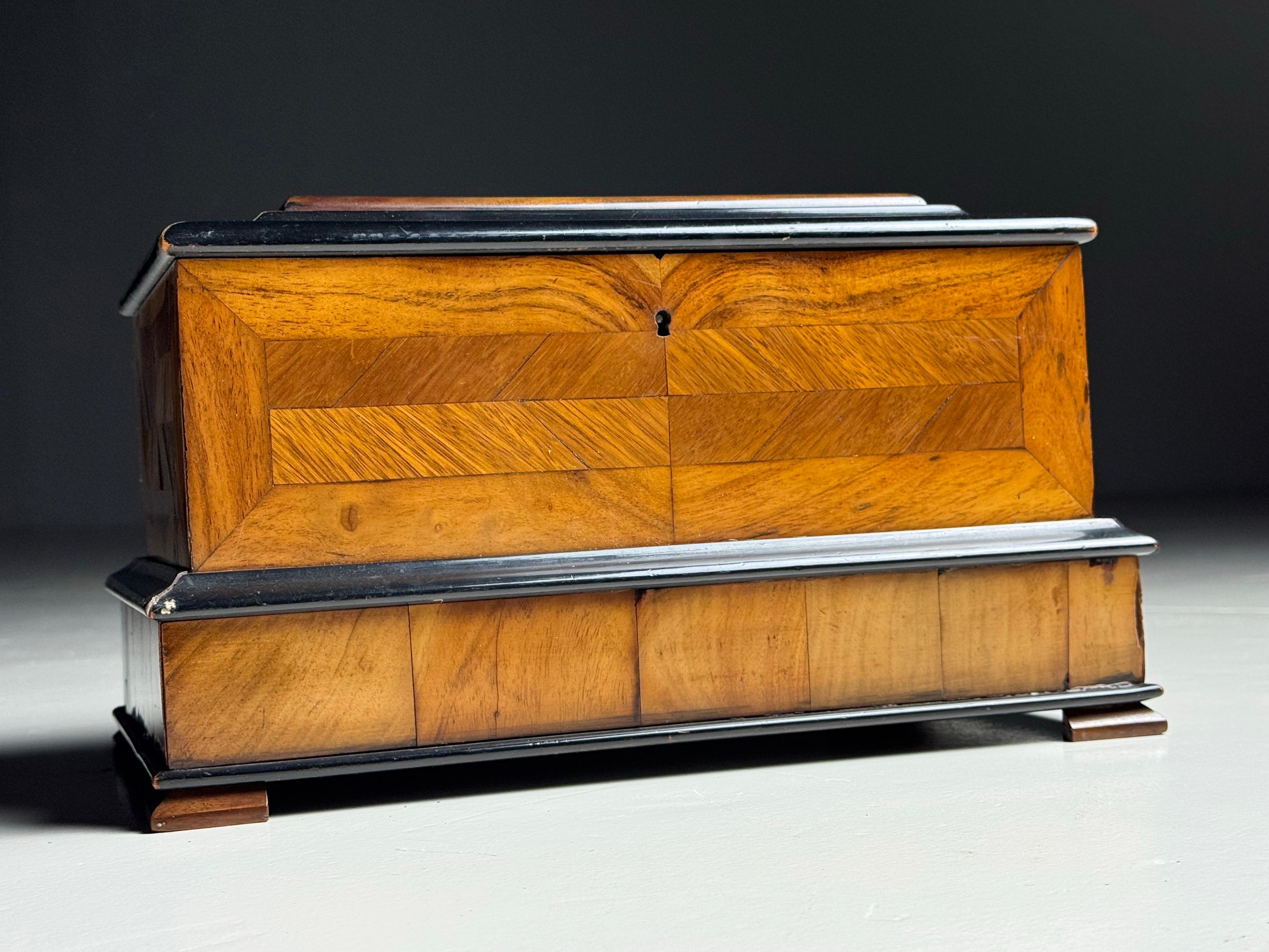 Deutsche Schatulle 1800 Fischgrät furniert im Angebot 2