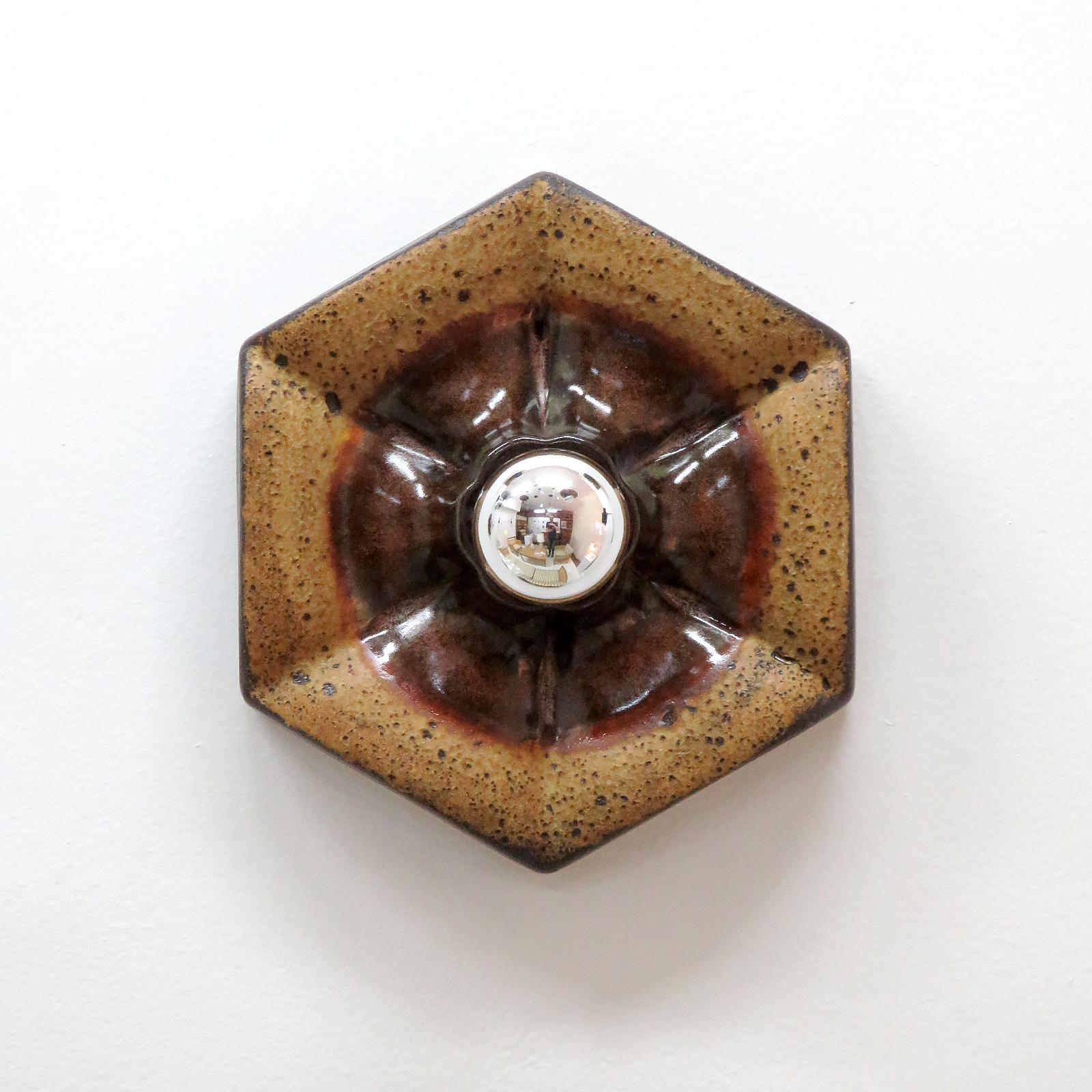 Great multi-tone square German ceramic wall sconces from the 1970s. Single bulb wall lights/flush mounts shown with a mirror tip bulb that casts a wonderful shadow play against the wall (depth measurement without light bulb), wired for US standards,