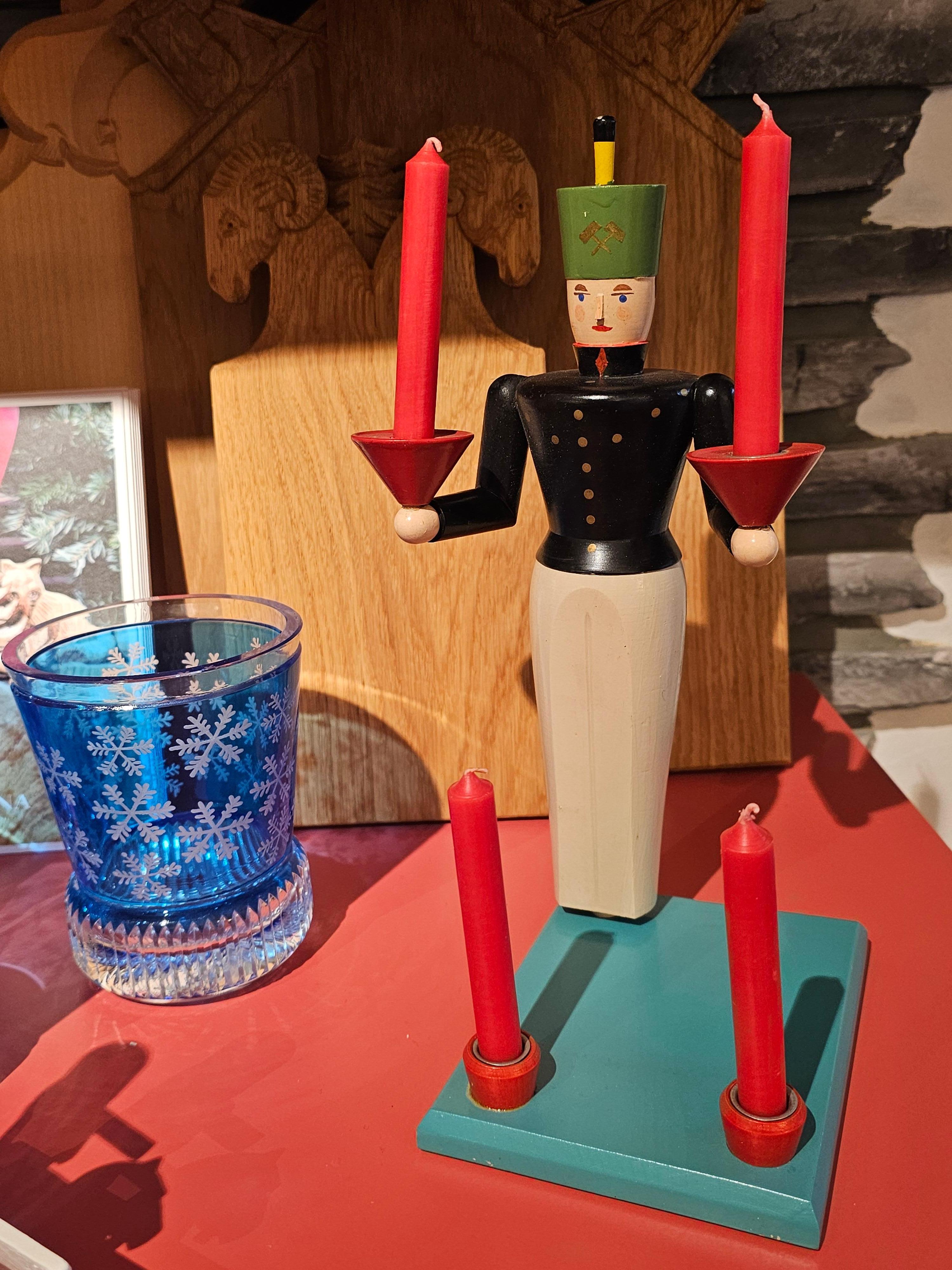 German Christmas Sculpture Vintage Handcrafted In Good Condition For Sale In Kitzbühel, Tirol
