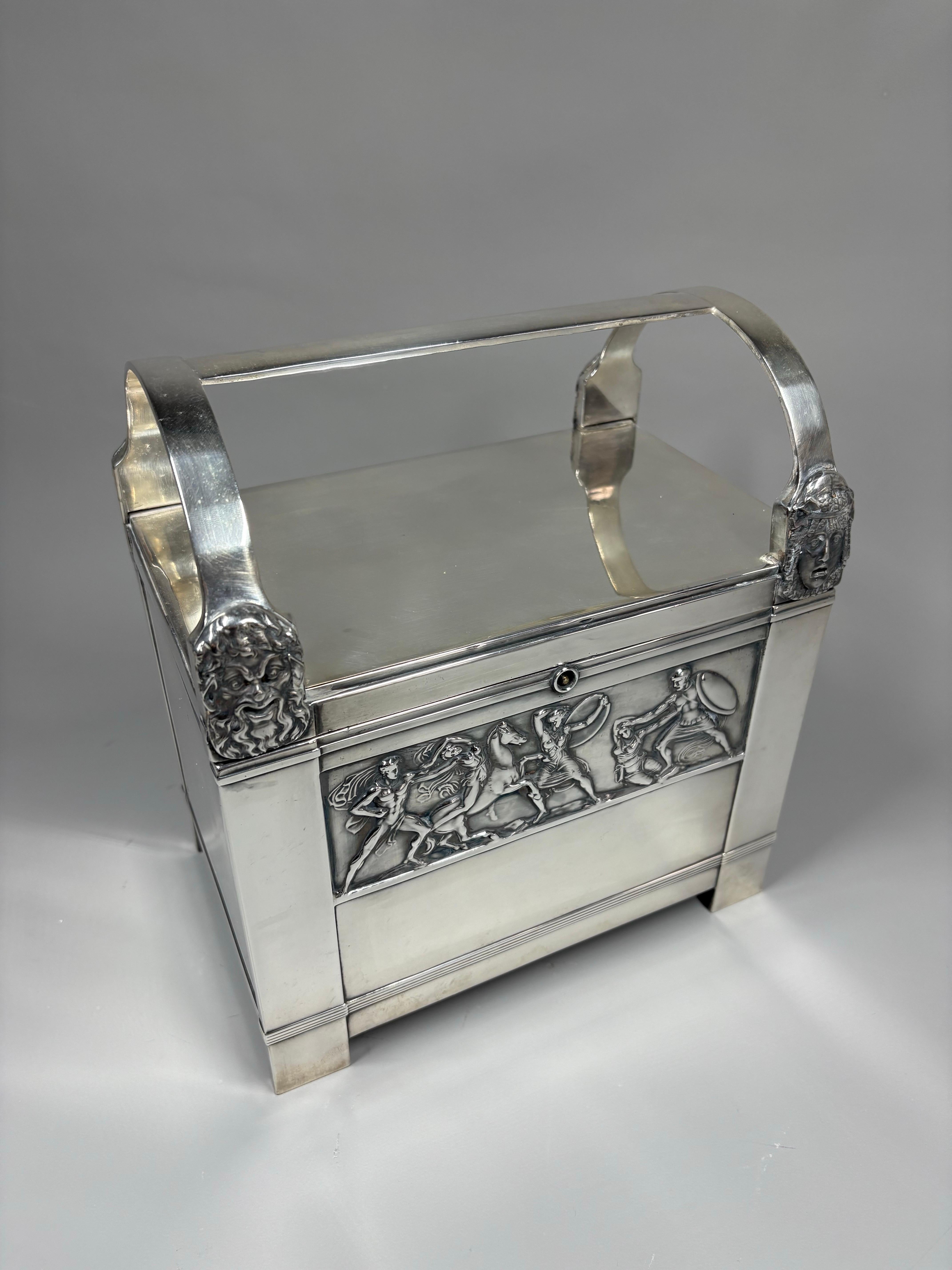 Allemand Cercueil en argent plaqué de style néo-classique allemand 