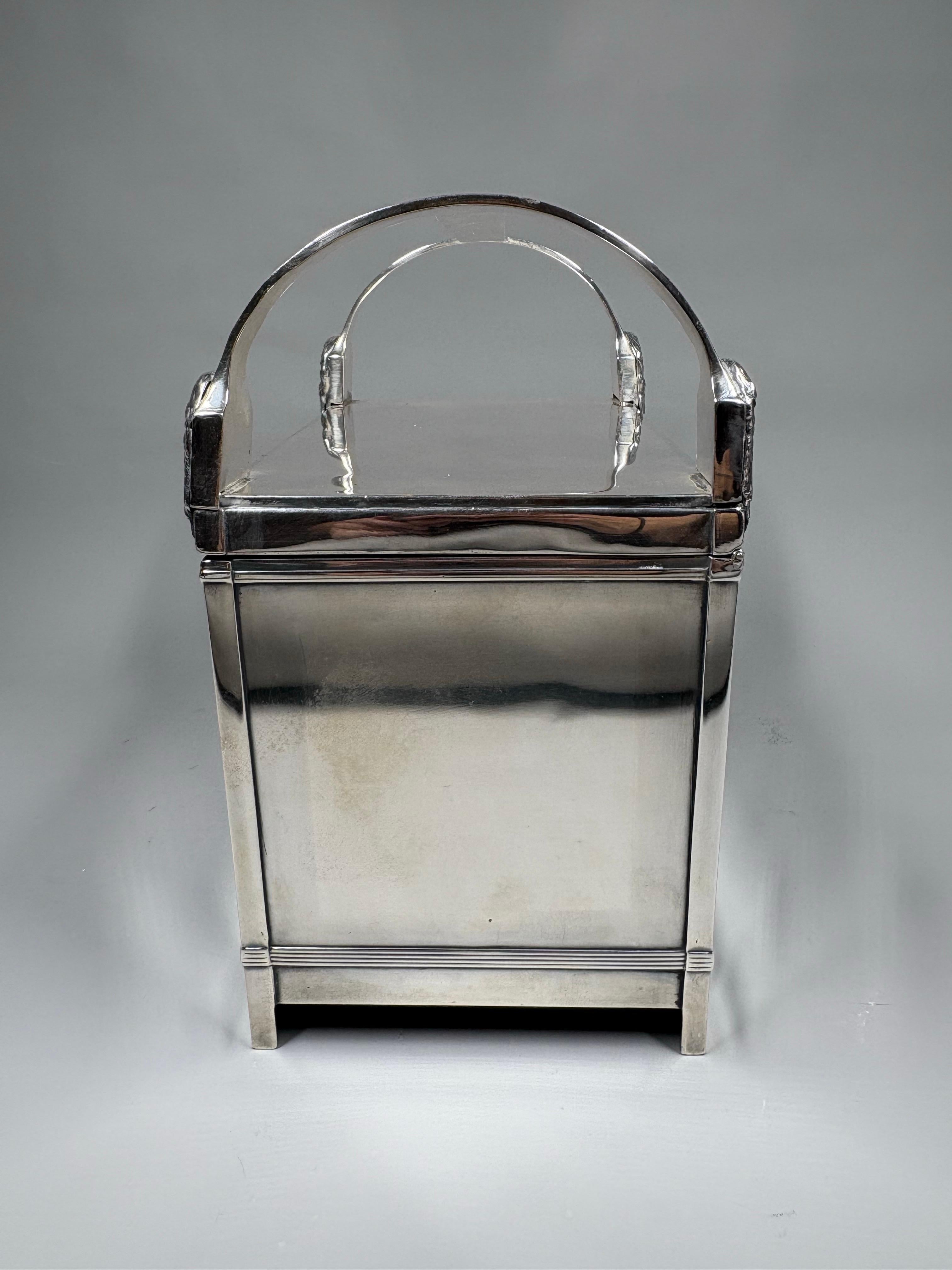 Plaqué argent Cercueil en argent plaqué de style néo-classique allemand 