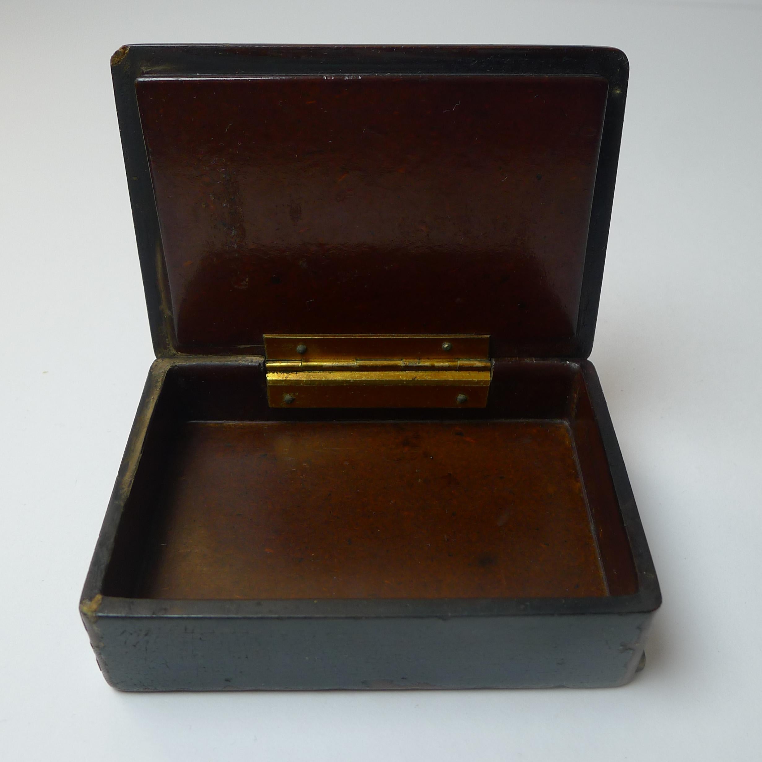 Early 19th Century German Concealed Erotic Snuff Box in the Manner of Stobwasser, C.1820 For Sale