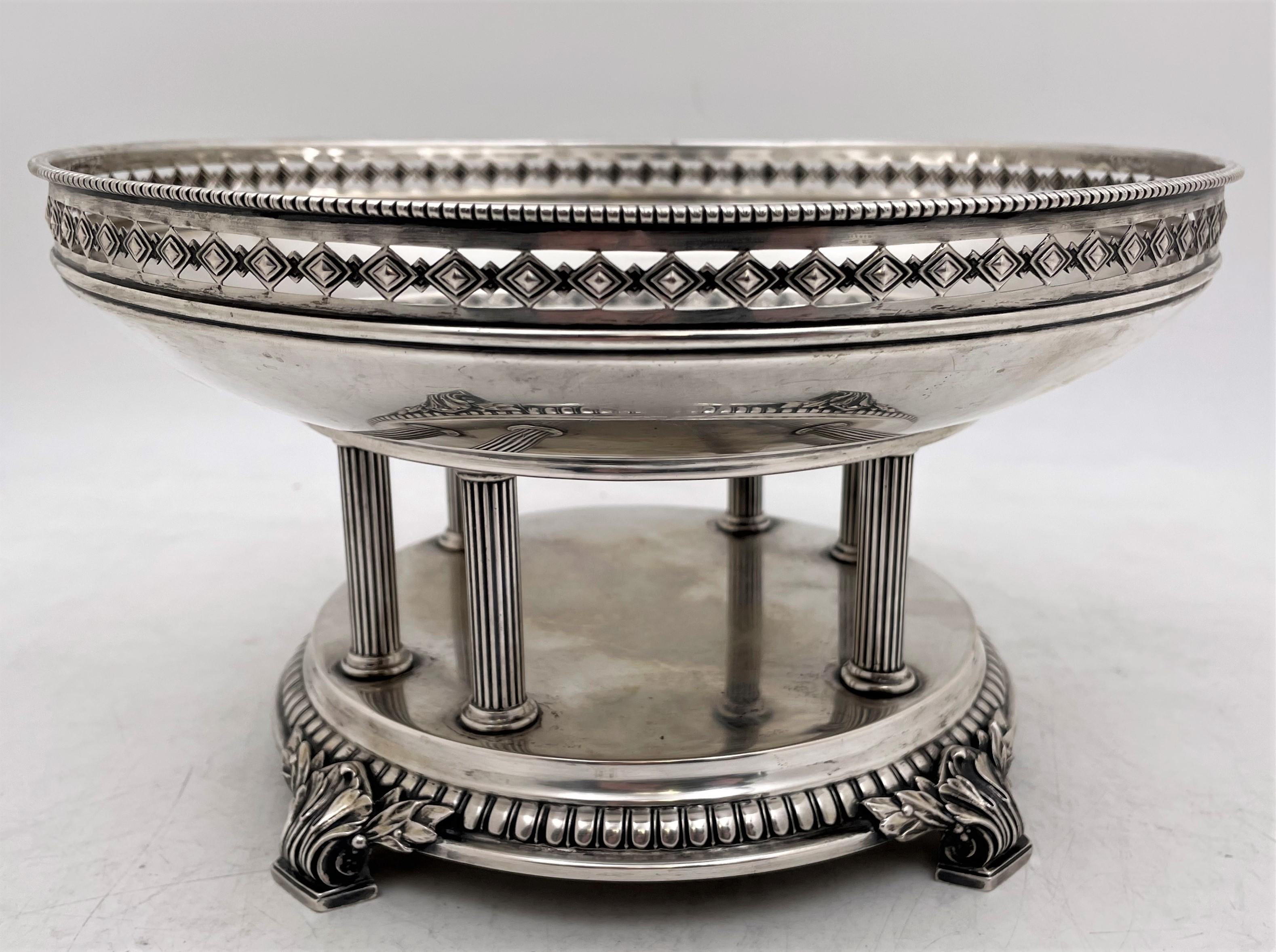 German, continental 0.800 silver centerpiece stand or footed bowl by Bremer Silberwarenfabrik from the early 20th century in Neoclassical style, with classical columns, standing on 4 legs with stylized natural motifs. The columns are in classical