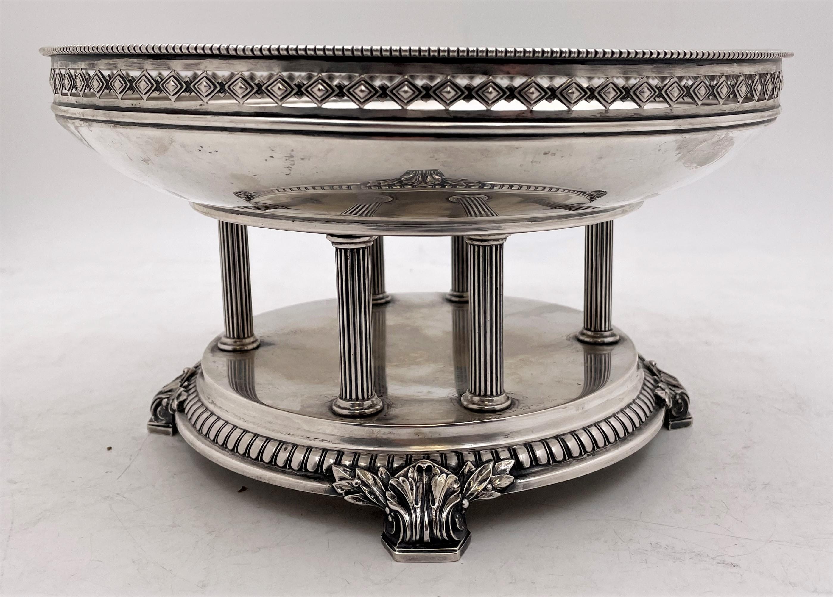 Néoclassique Support de centre de table/bol à pieds en argent continental allemand de style néoclassique en vente
