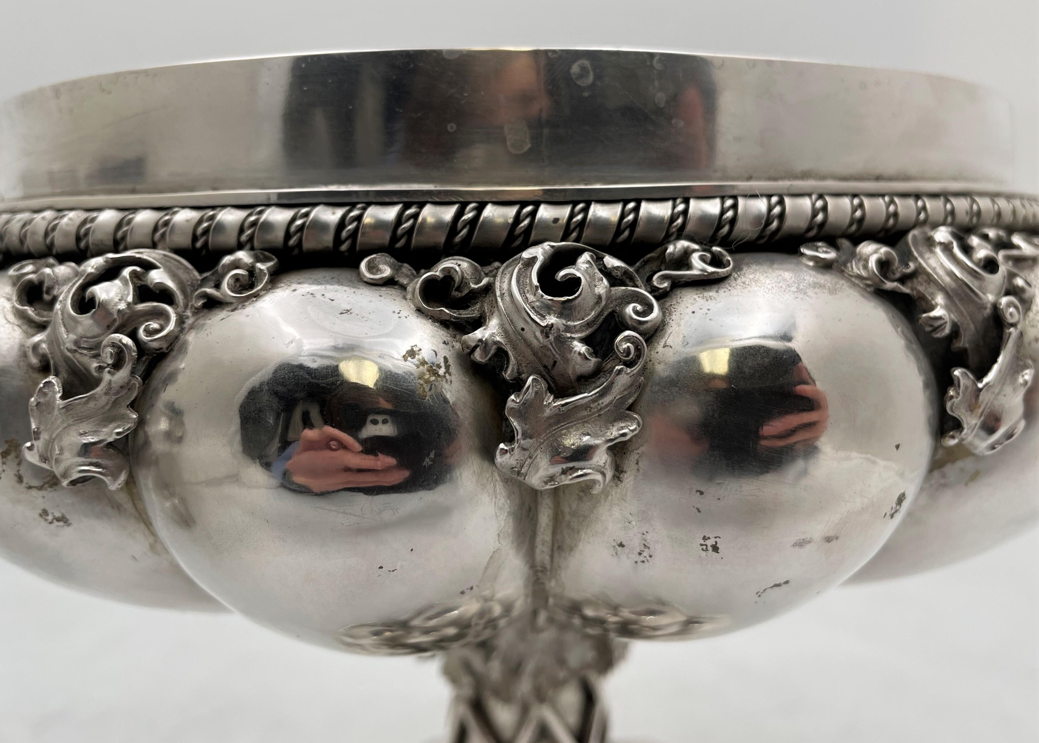 Paire de compotes/ bols de centre de table en argent continentaux allemands du 19ème siècle Bon état - En vente à New York, NY