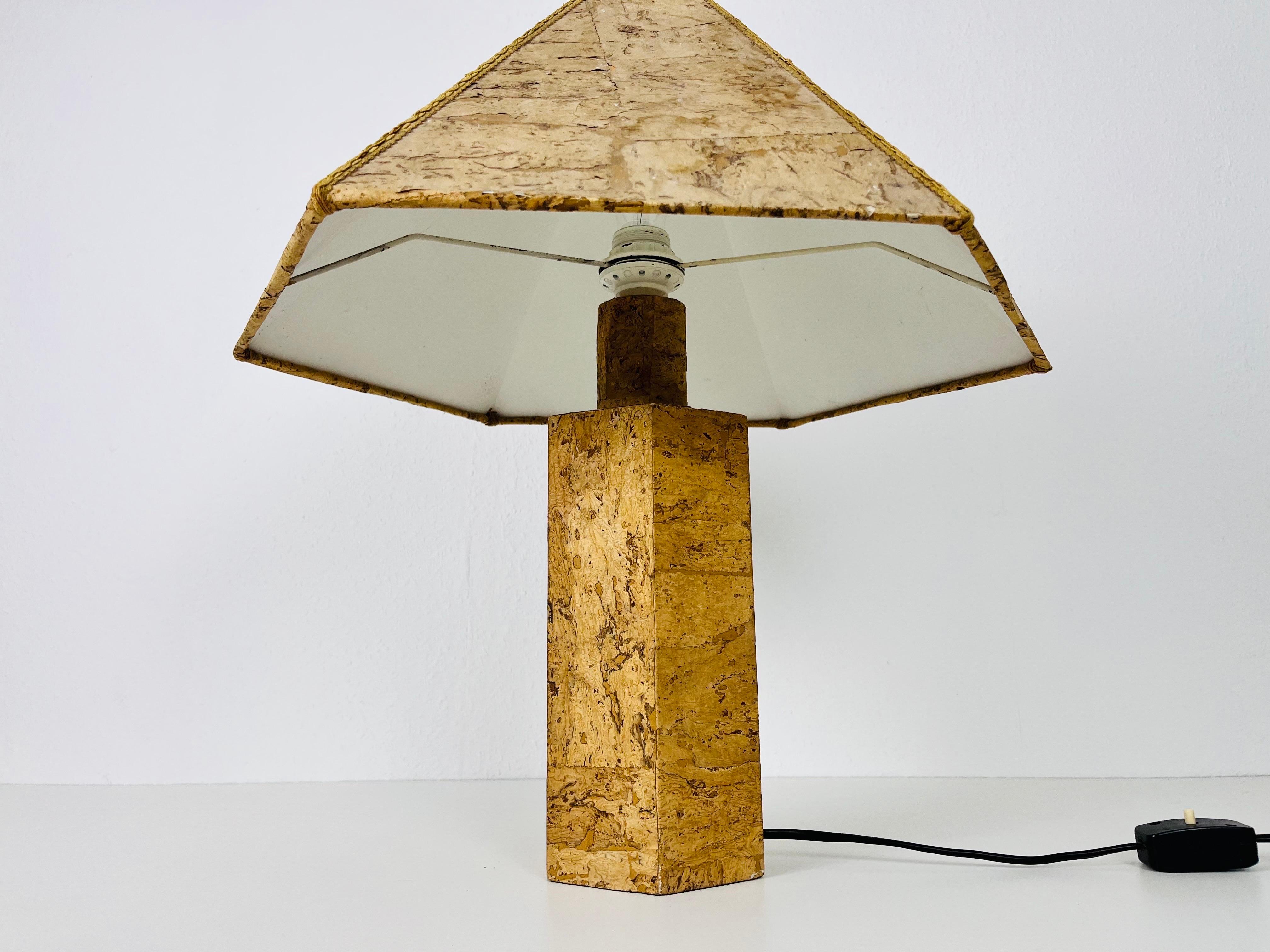 German Cork Table Lamp in the Style of Ingo Maurer, 1960s, Germany In Good Condition For Sale In Hagenbach, DE