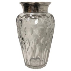 Vase en cristal allemand avec plateau à monogrammes en argent sterling