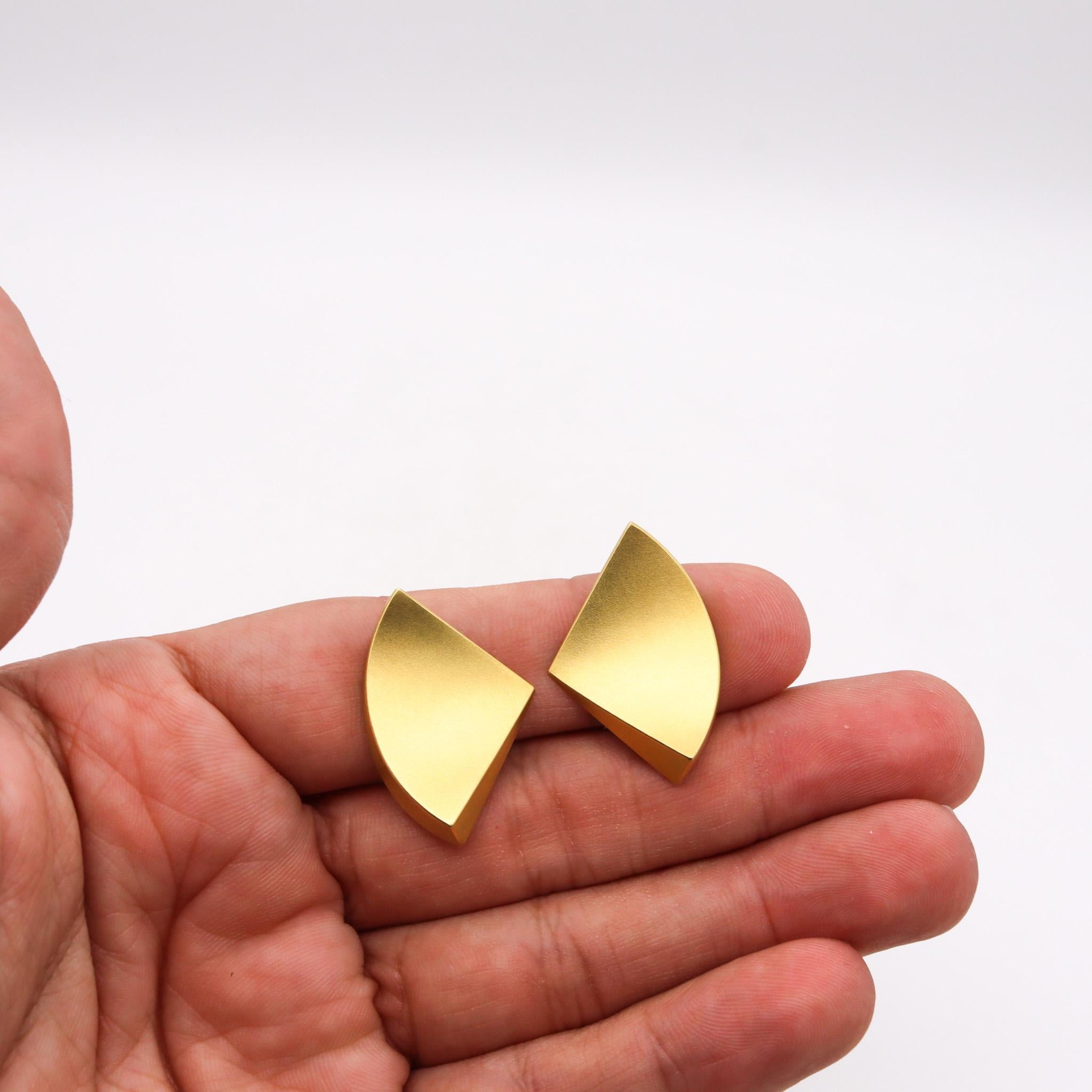 German Designer Bauhaus Geometric Triangular Clips on Earrings in 18kt Gold In Excellent Condition For Sale In Miami, FL