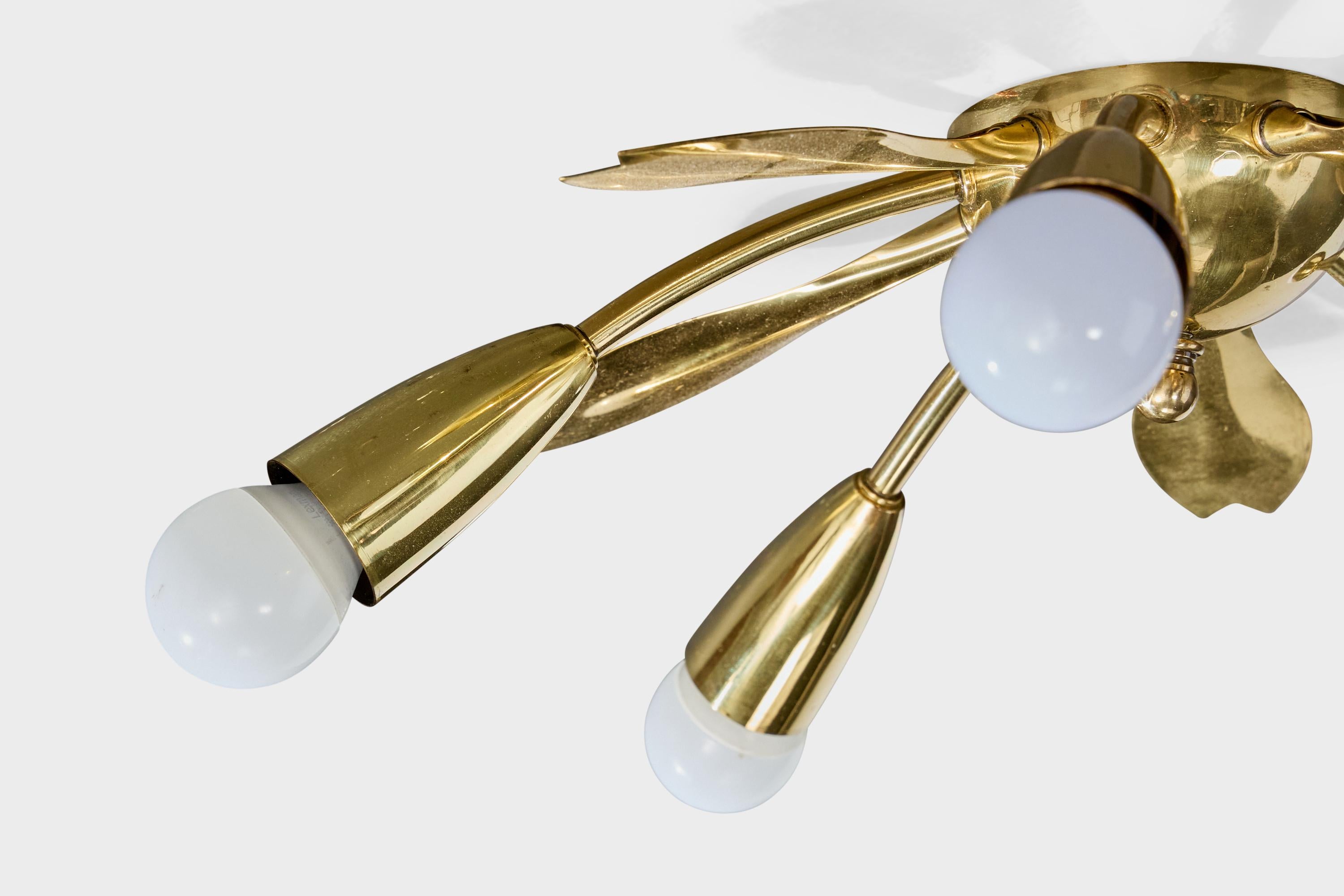 Milieu du XXe siècle Designer allemand, lustre, laiton, Allemagne, années 1950 en vente