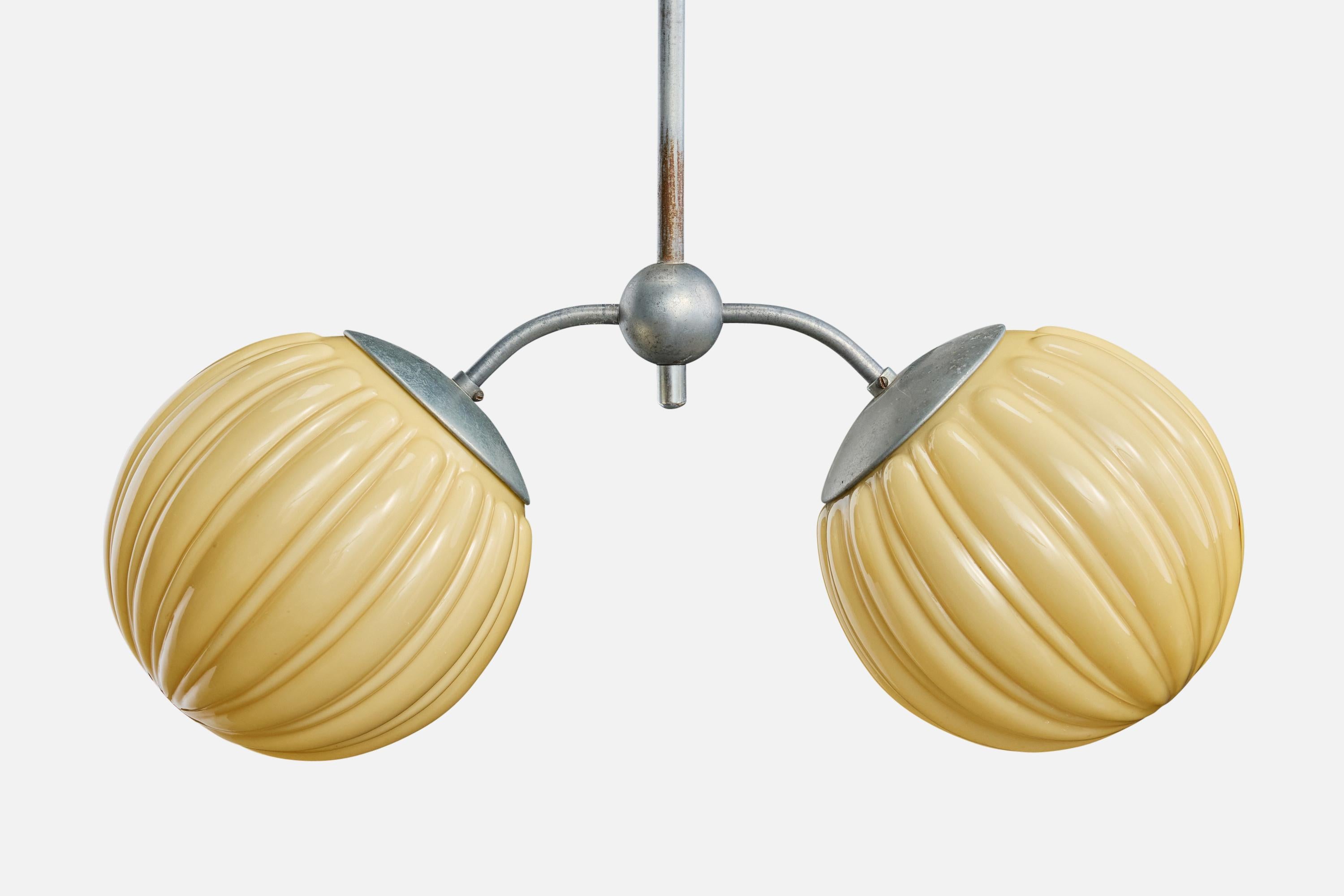 Diseñador alemán, araña, metal, cristal, Alemania, años 1930 en Bueno estado para la venta en High Point, NC