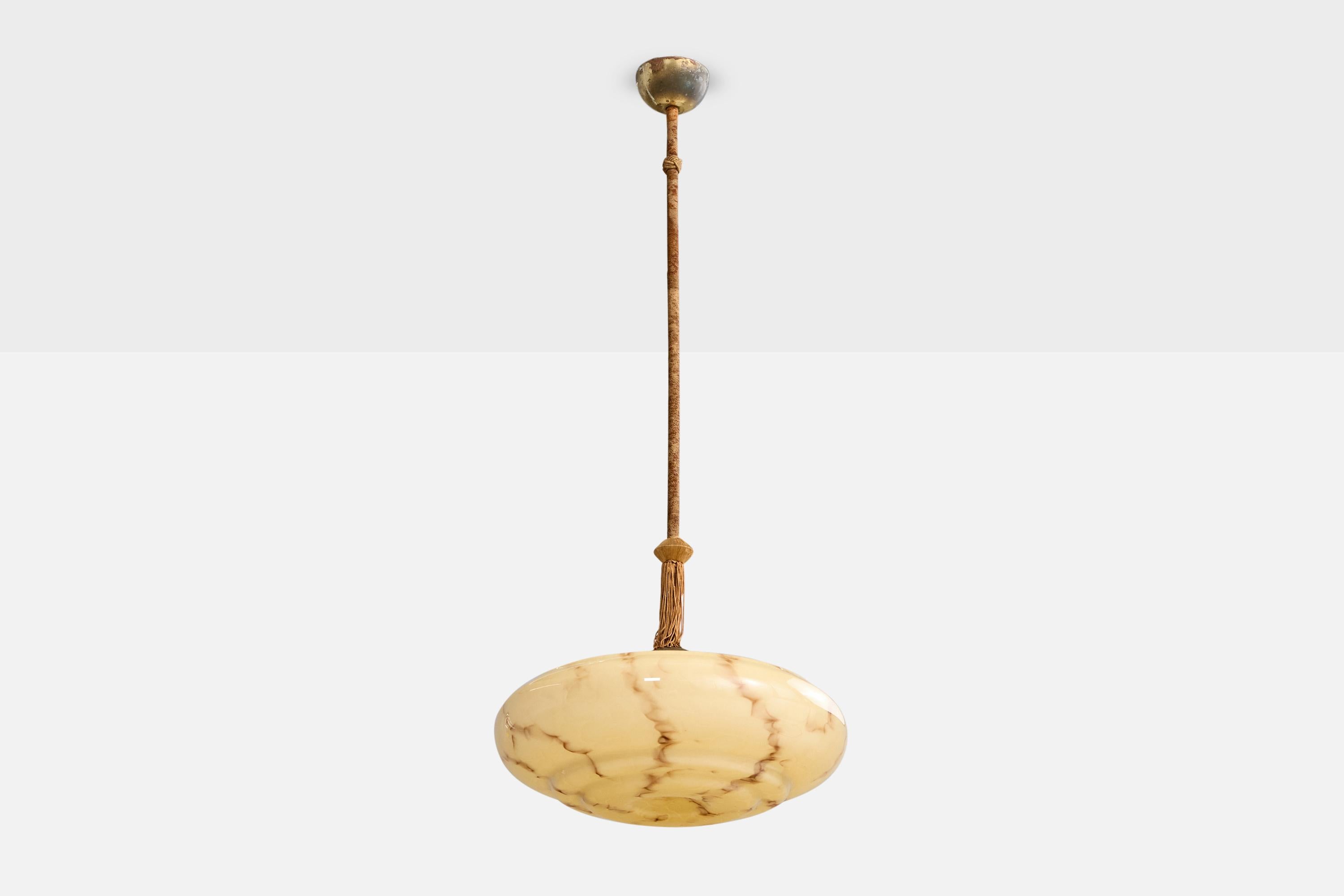 Lámpara colgante de latón, cordón marrón y cristal color alabastro, probablemente diseñada y fabricada en Alemania, c. 1920.

Dimensiones totales (pulgadas): 35,0 