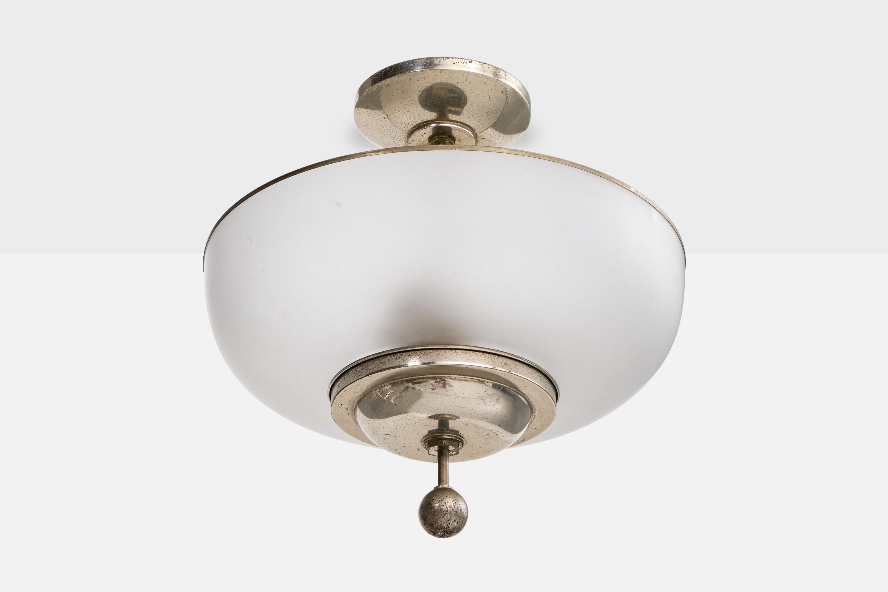 Lampada a sospensione in metallo nichelato e vetro smerigliato progettata e prodotta in Germania, anni '30 circa.

Dimensioni complessive (pollici): 12,5 