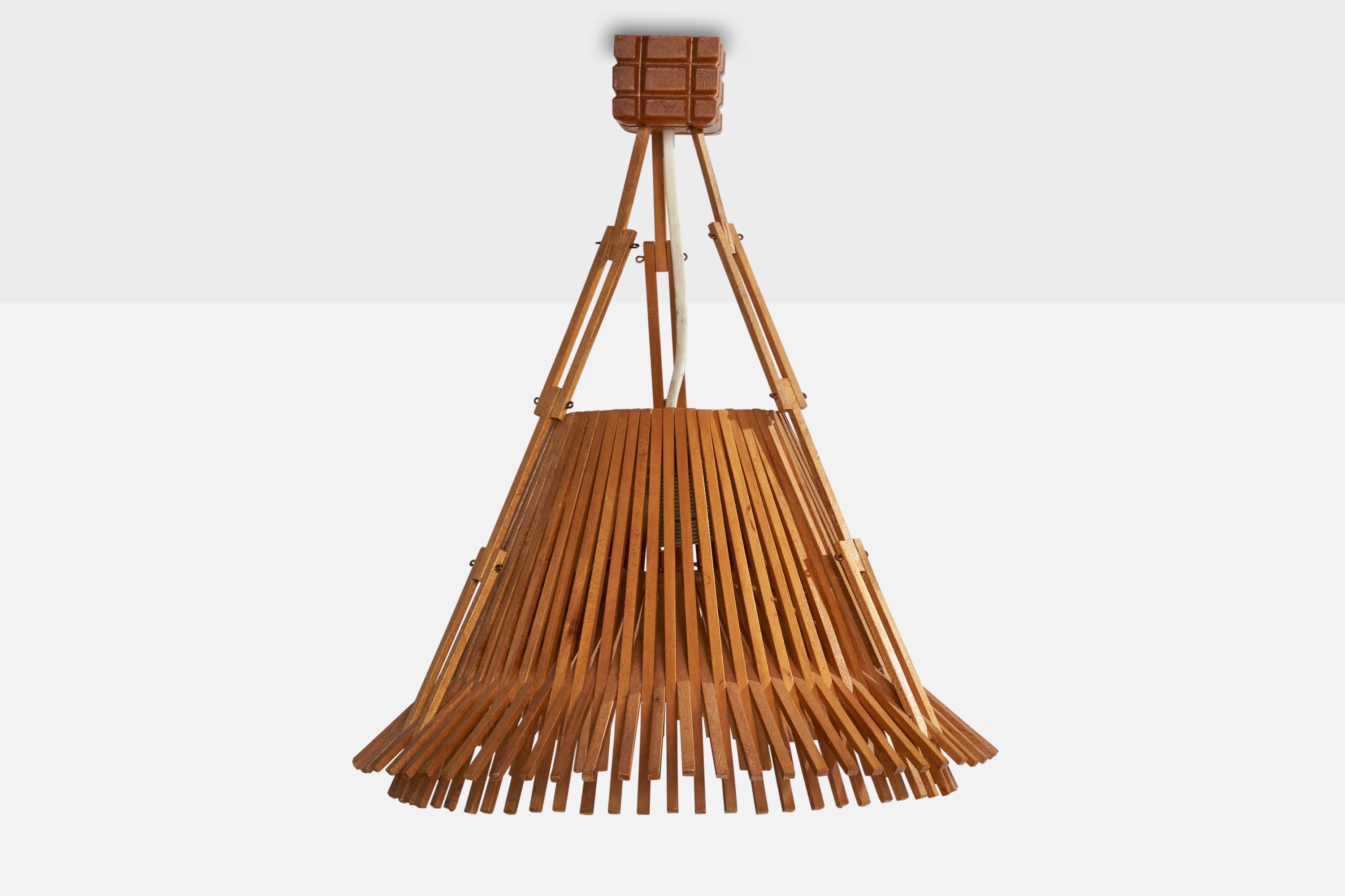 Deutscher Designer, Pendelleuchten, Holz, Deutschland, 1970er Jahre 1