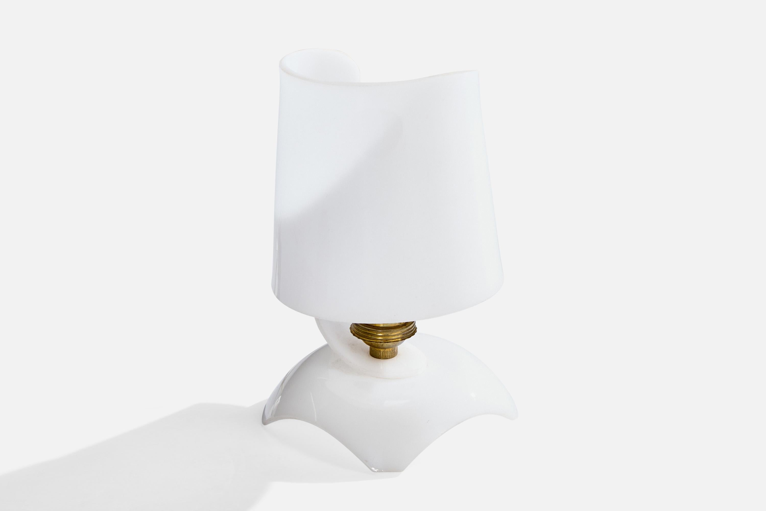 Deutsche Designerin, Tischlampe, Messing, Acryl, Deutschland, 1950er Jahre im Zustand „Gut“ im Angebot in High Point, NC