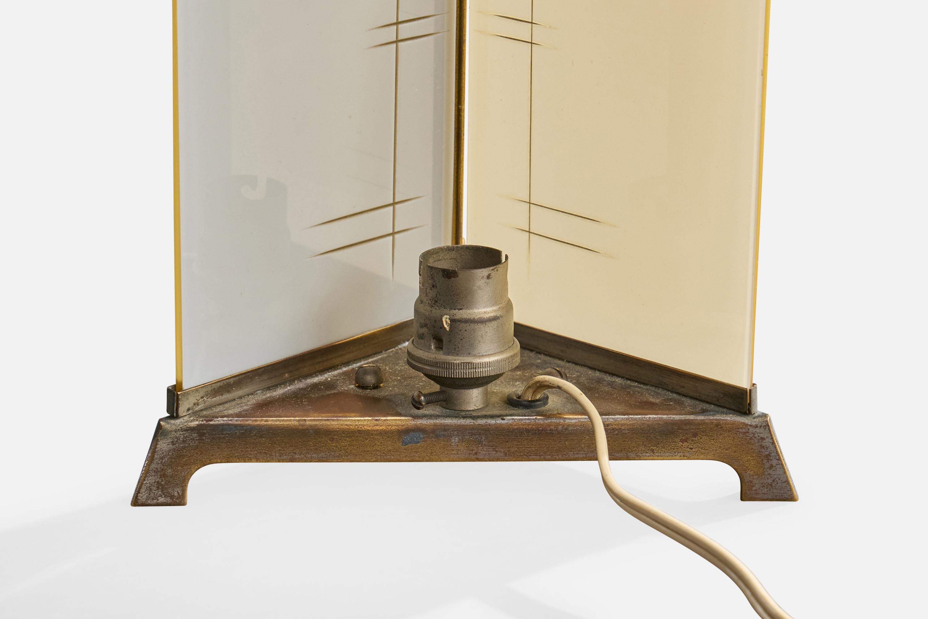 Diseñador alemán, lámpara de mesa, latón, cristal, Alemania, años 20 en venta 4