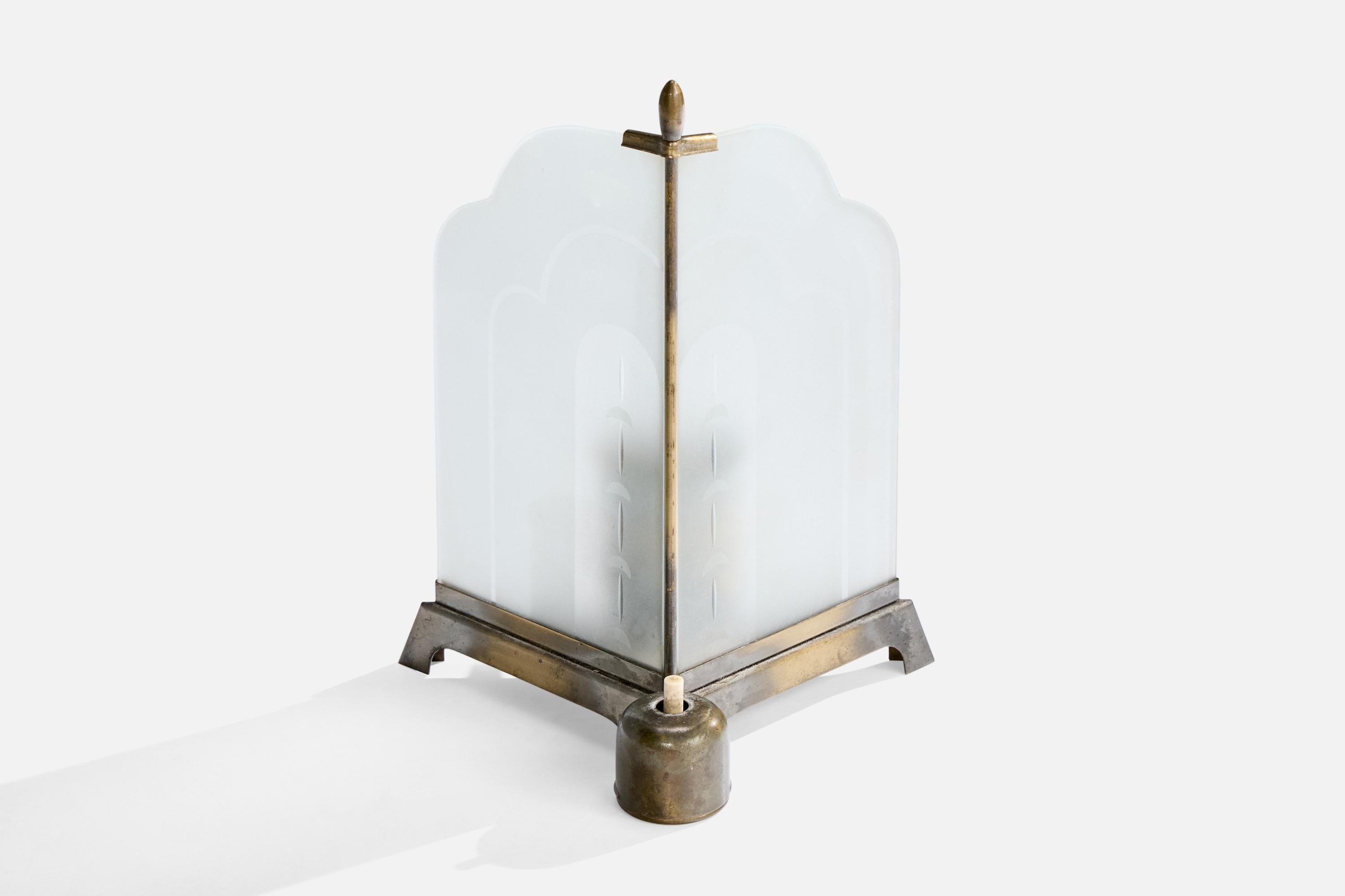 Deutsche Designerin, Tischlampe, Messing, Glas, Deutschland, 1920er Jahre (Frühes 20. Jahrhundert) im Angebot