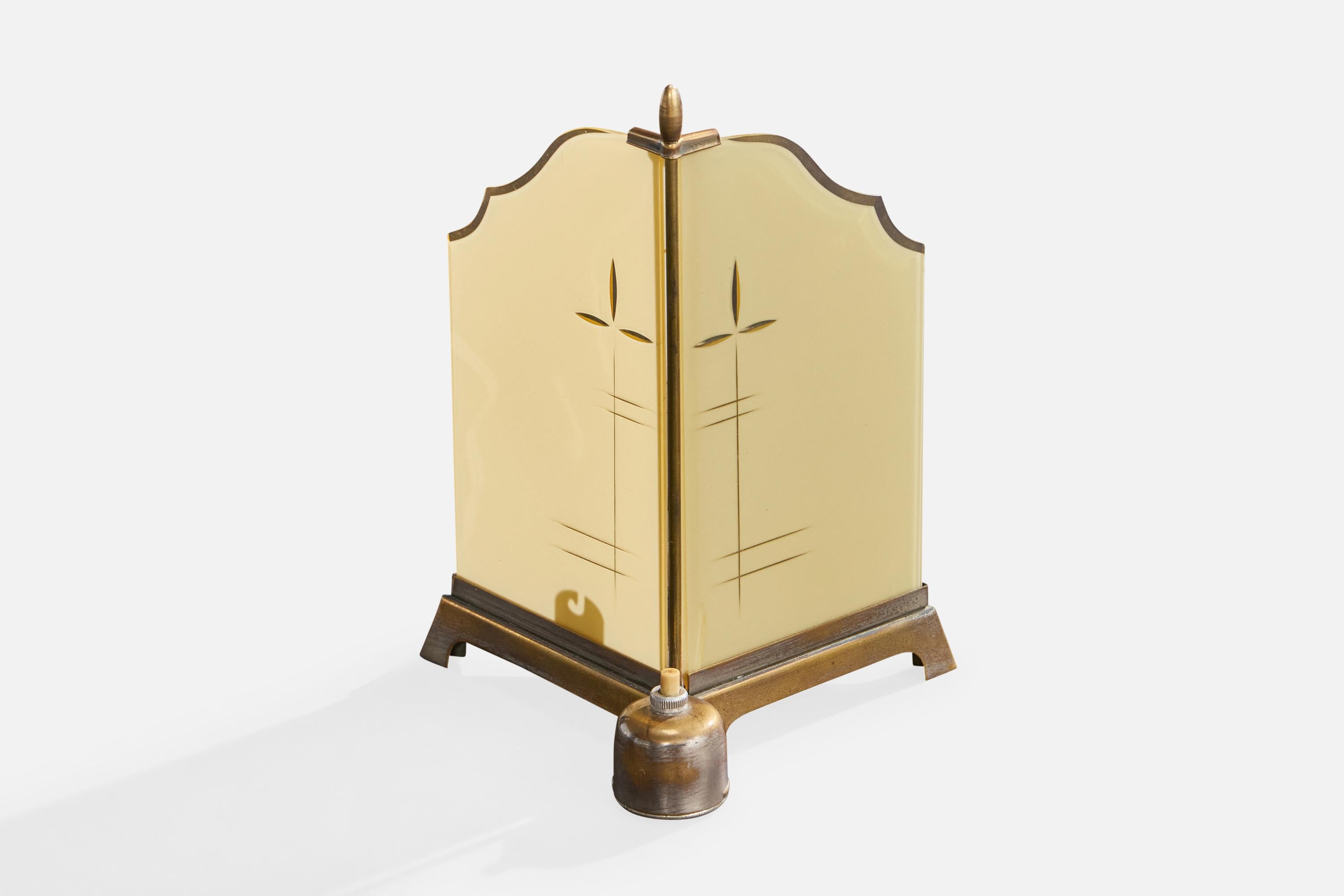 Diseñador alemán, lámpara de mesa, latón, cristal, Alemania, años 20 en Bueno estado para la venta en High Point, NC