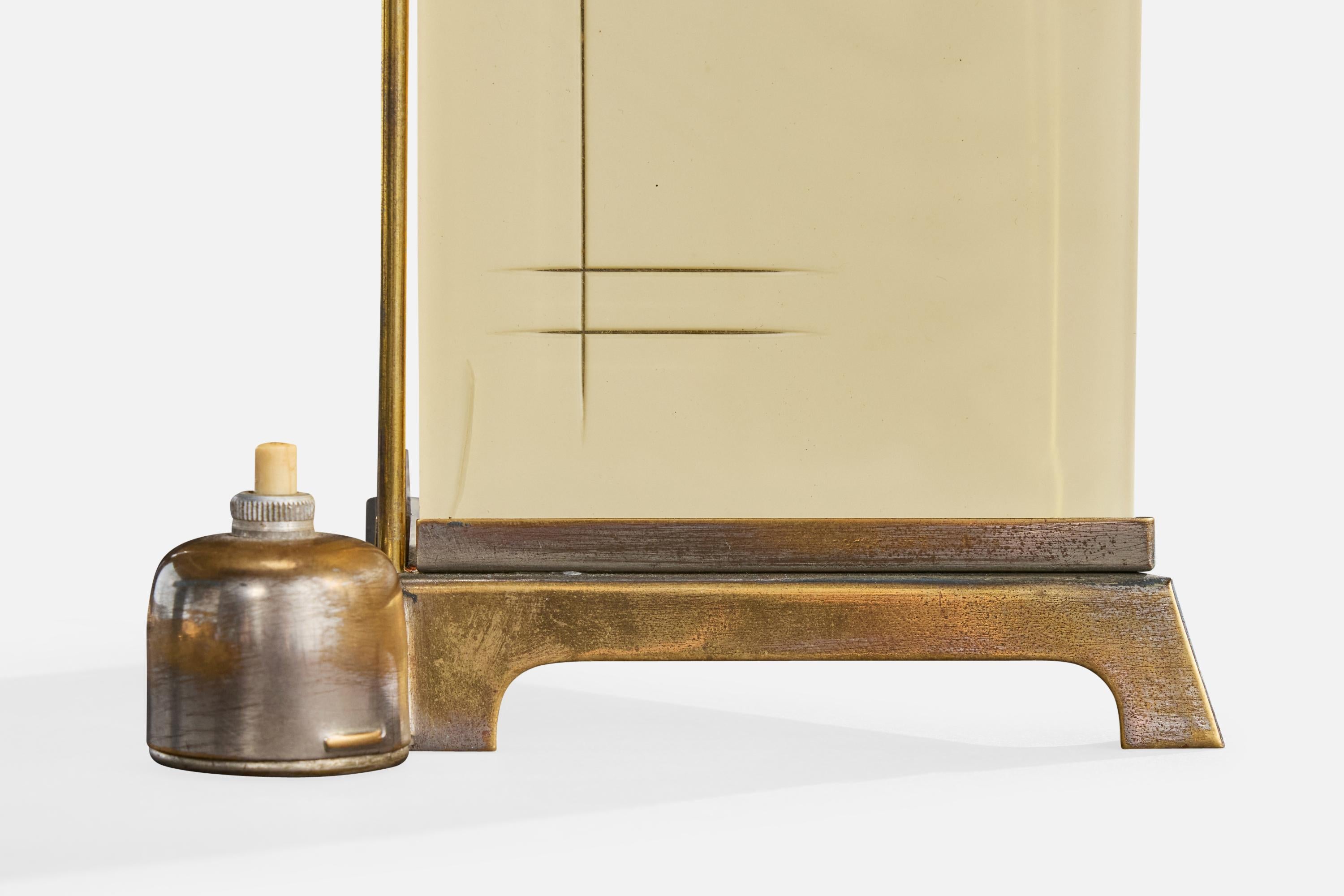 Diseñador alemán, lámpara de mesa, latón, cristal, Alemania, años 20 en venta 1