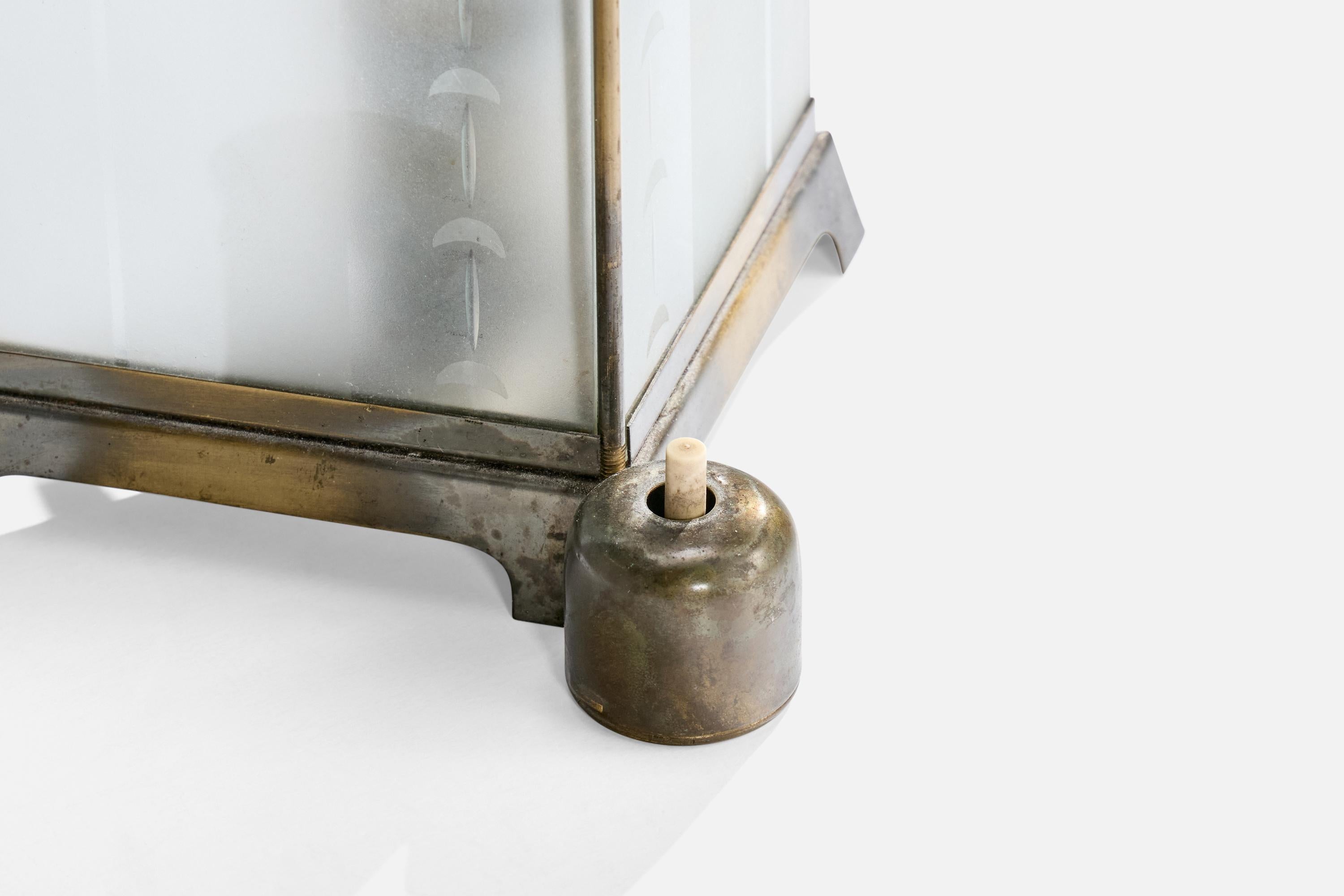 Deutsche Designerin, Tischlampe, Messing, Glas, Deutschland, 1920er Jahre im Angebot 5
