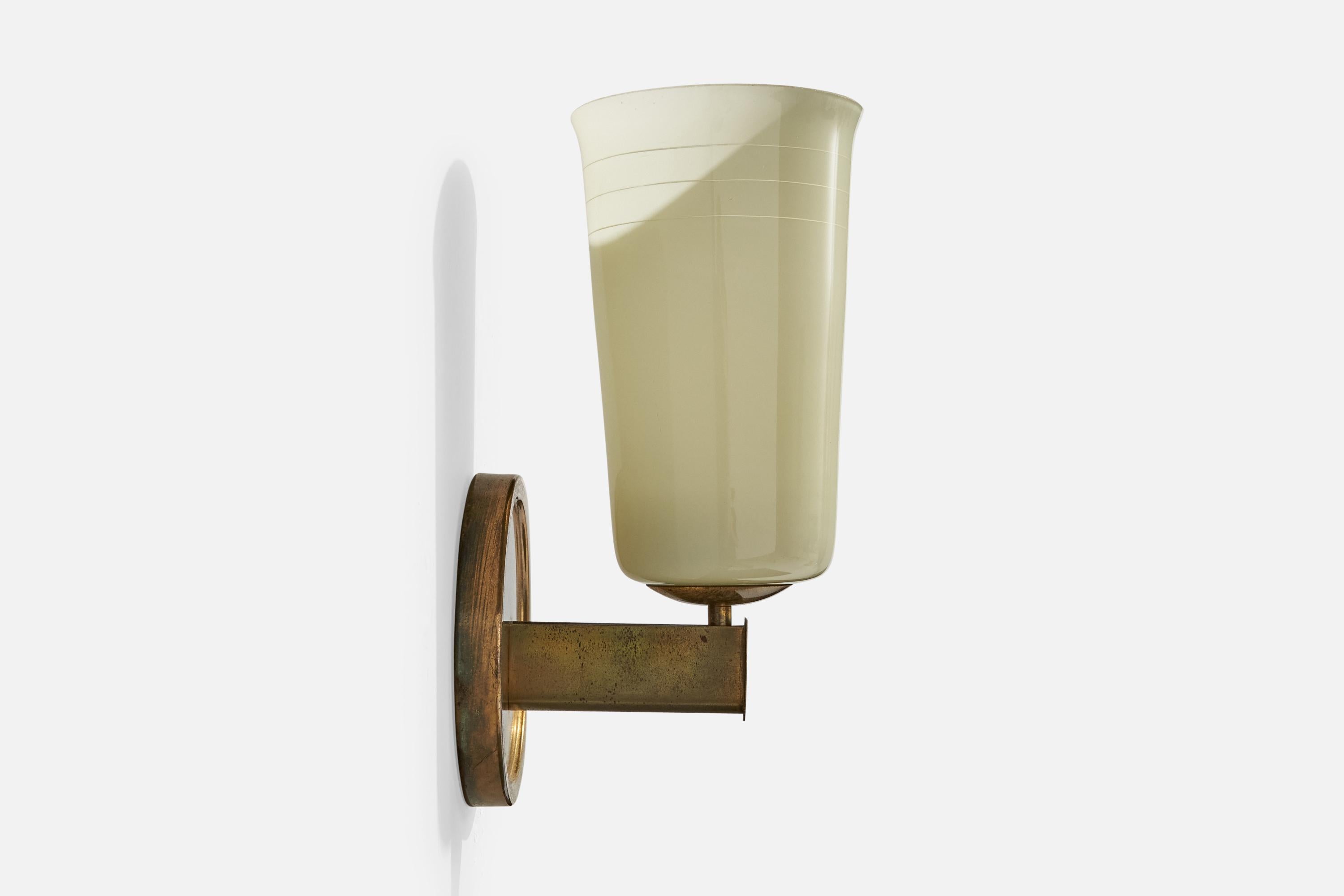 German Designer, Wall Light, Brass, Glass, Germany, 1920s In Good Condition In High Point, NC