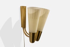 Deutsche Designerin, Wandleuchte, Messing, Glas, Deutschland, 1950er Jahre