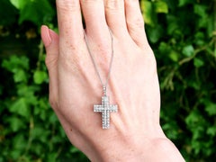 Pendentif croix allemande en or blanc et diamants