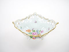 Centro de mesa reticulado de porcelana alemana de Dresden con motivos florales/acentos dorados