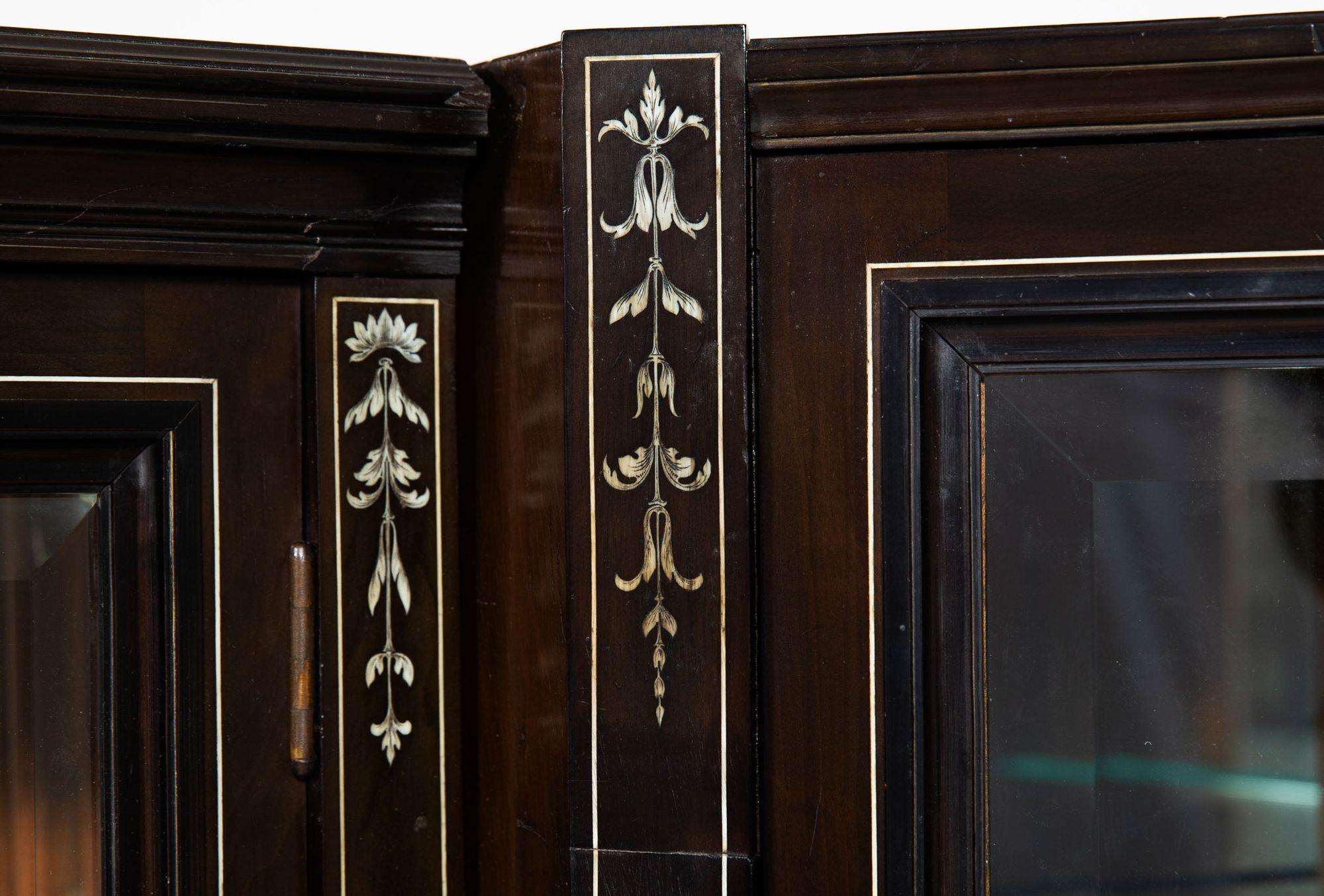German Edwardian Ebony and Inlaid Two-Part Corner Display Cabinet circa 1900 For Sale 7